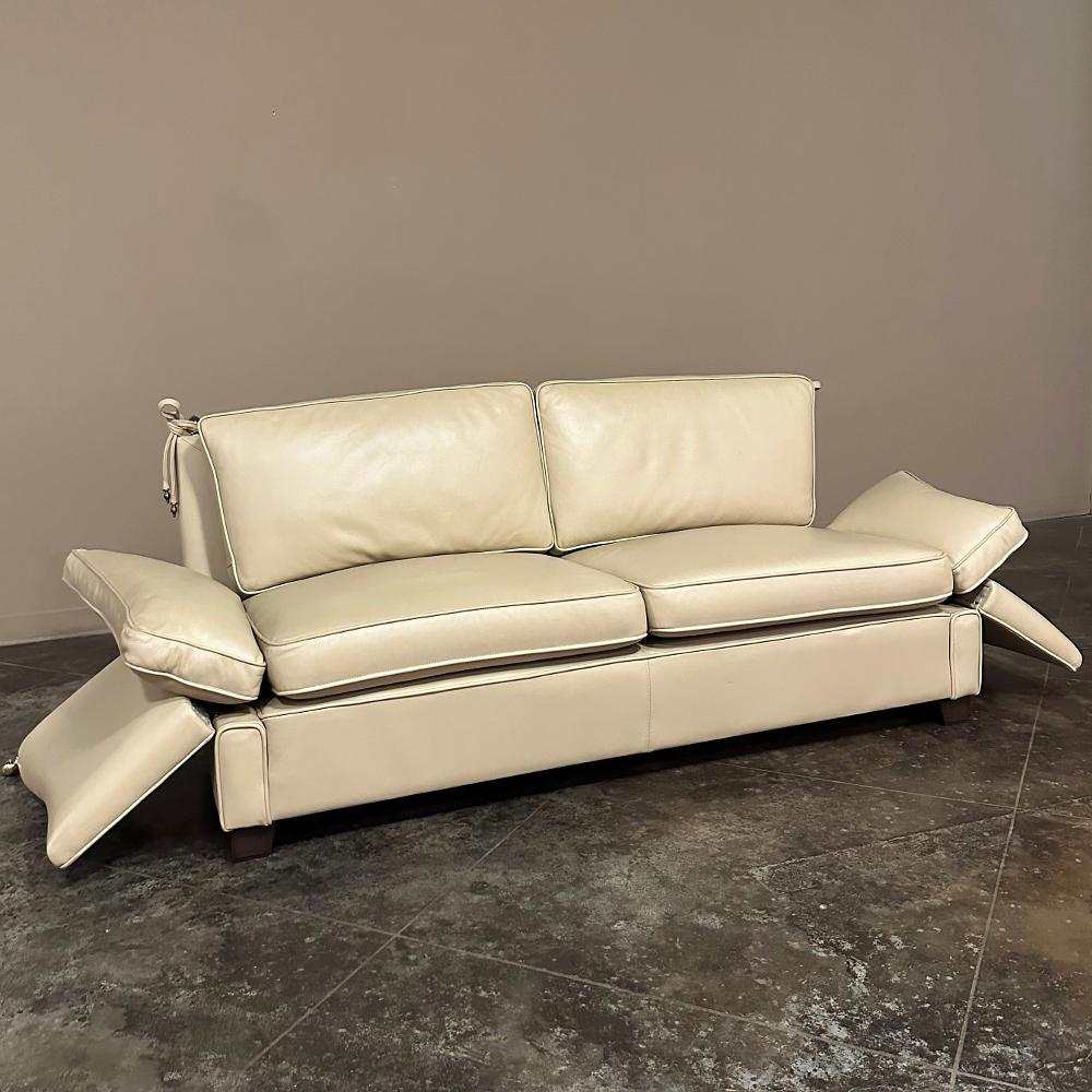 Modernes Knole-Leder-Sofa aus der Jahrhundertmitte im Angebot 9