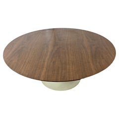 Table basse à tulipe ronde de 3 pieds, en noyer, par Eero Saarinen, modernité du milieu du siècle dernier, Knoll