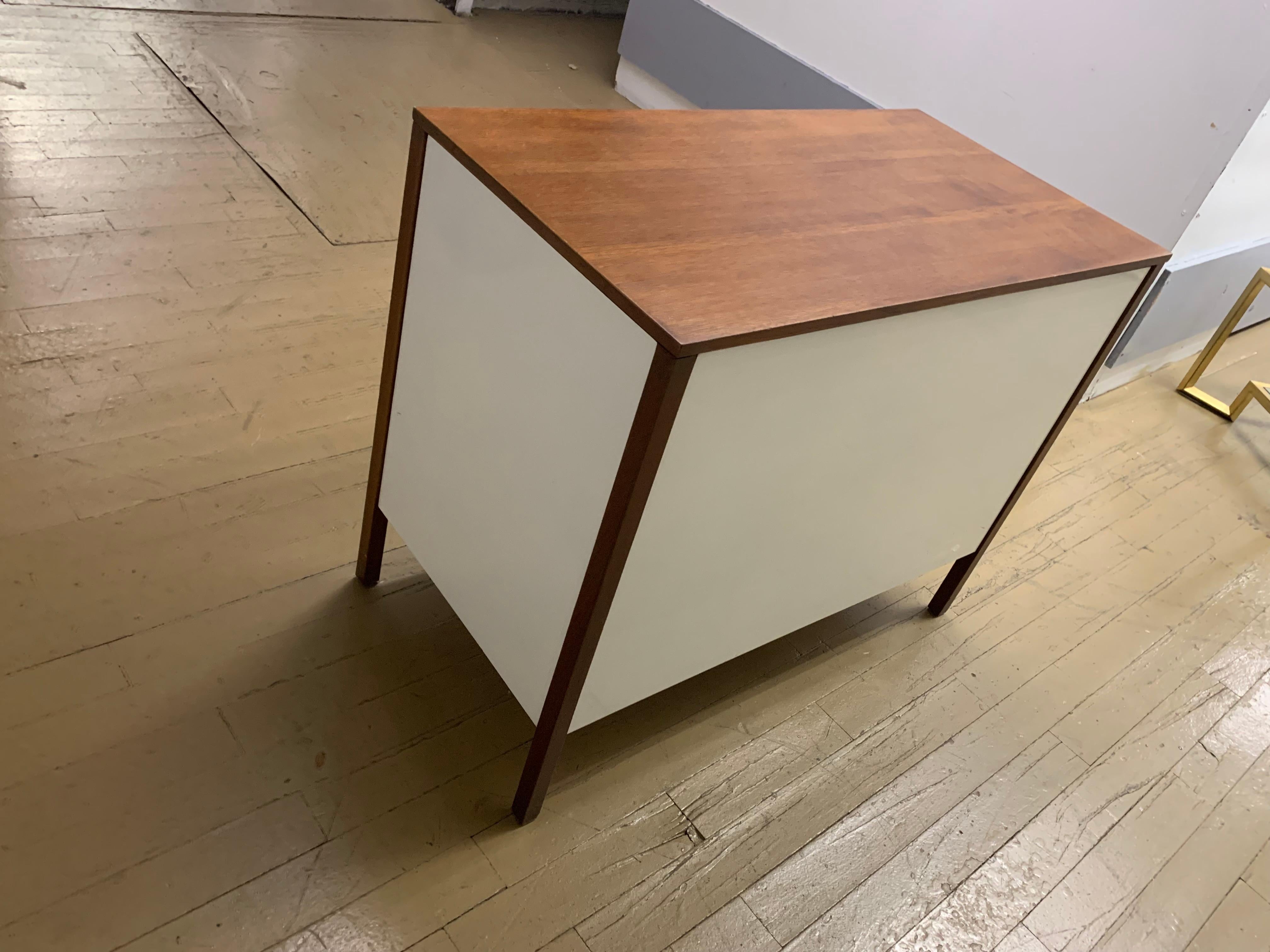Mid-Century Modern Knoll Cream and Walnut Dresser or Nightstand For Sale 2