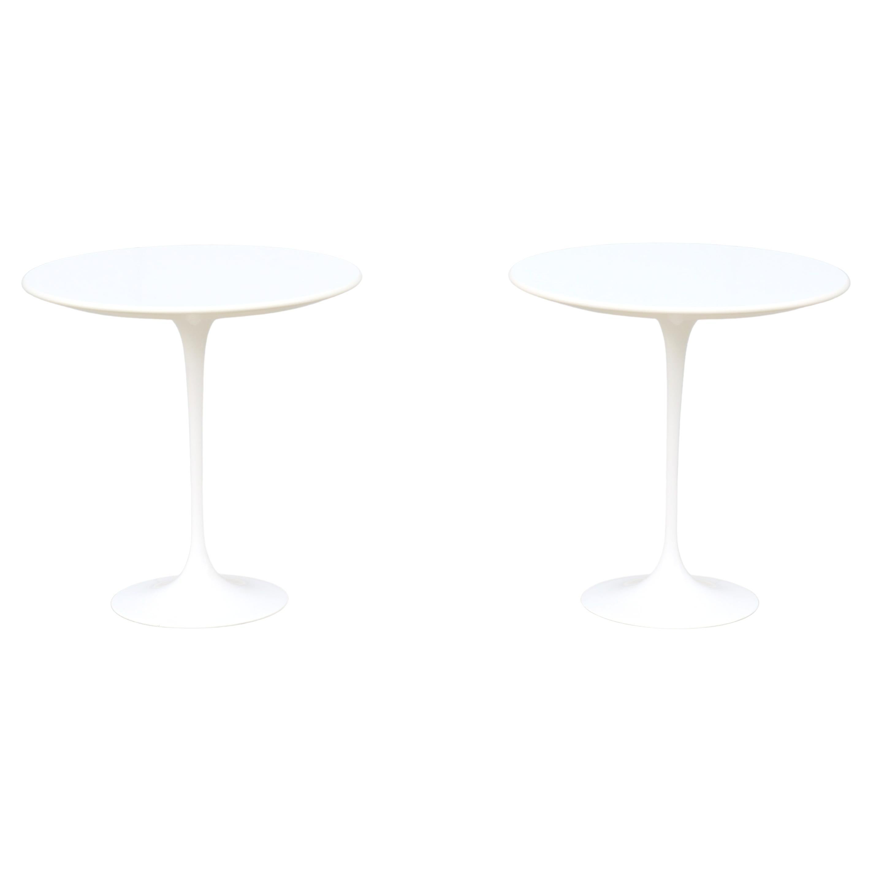 Mid-Century Modern Knoll Eero Saarinen 20" Round White Tulip Side Tables, a Pair For Sale