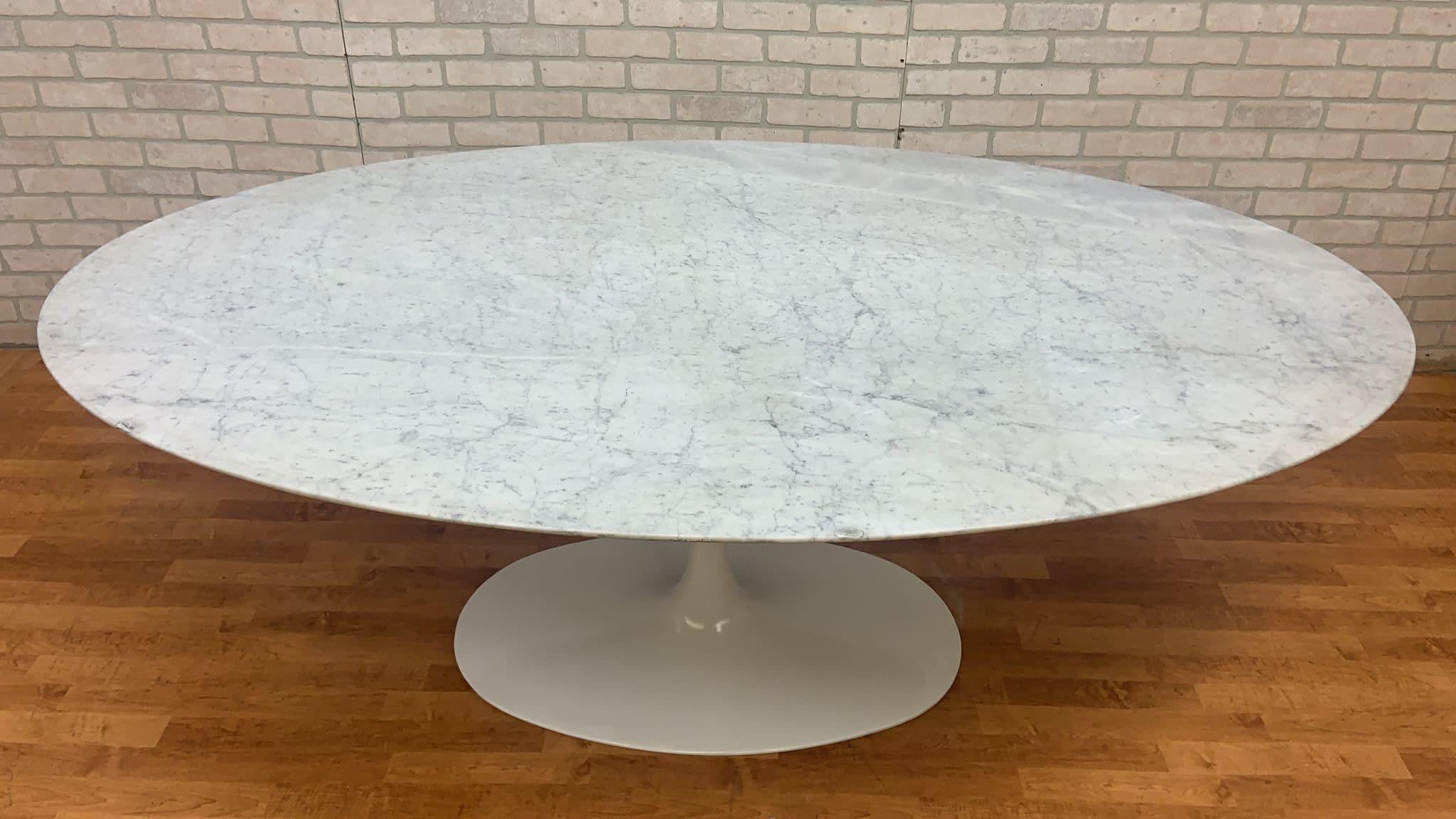 Mid-Century Modern knoll oval marble top tulip dining table.

Sits 6 people 

White Base
carrara Marble Top

Circa 2019

Dimensions:

W 78”
D 48”
H 27.5”.