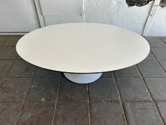 Mid-Century Modern Knoll oval Tulip Coffee Table white laminate by Eero Saarinen