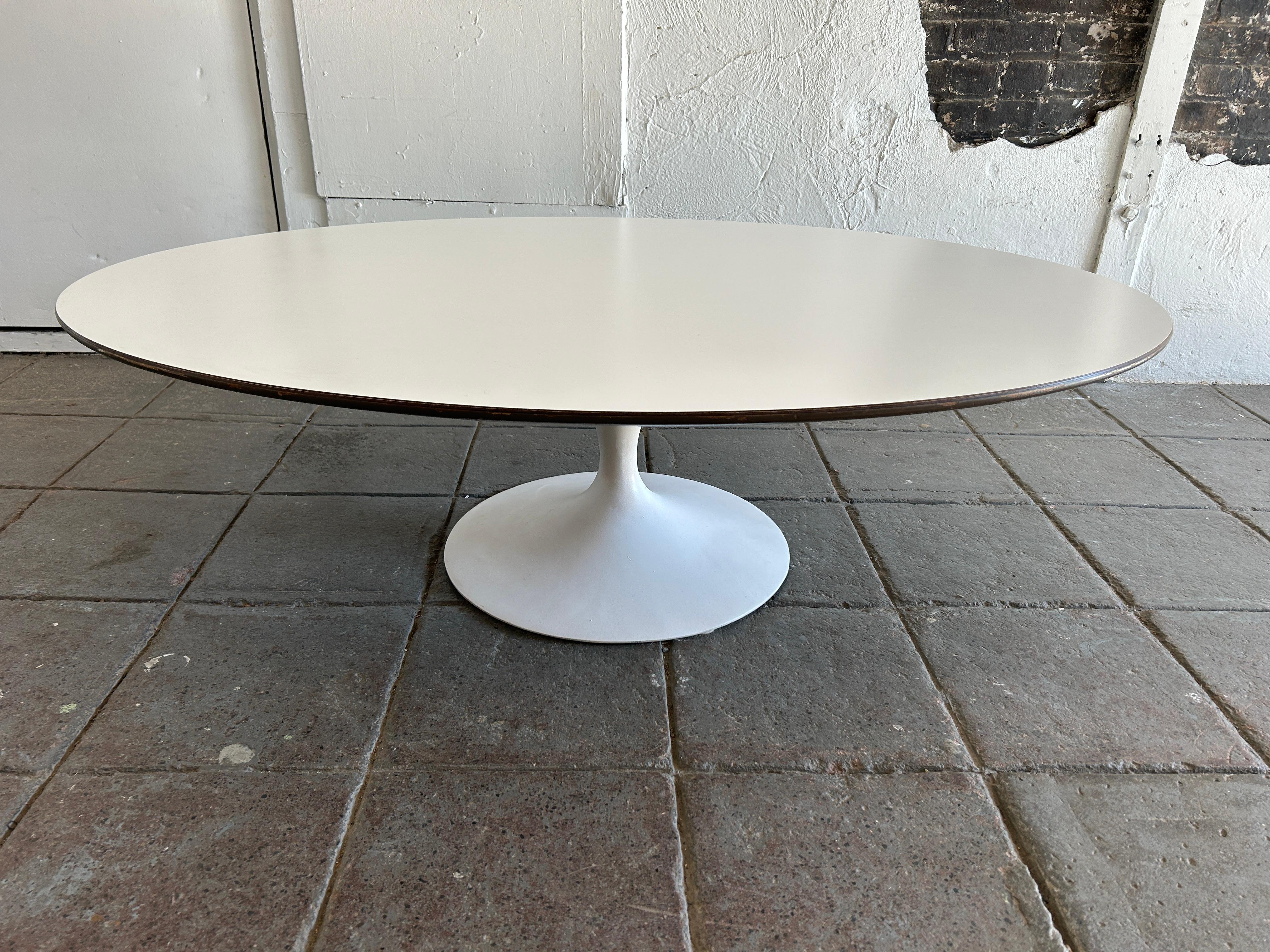 American Mid-Century Modern Knoll oval Tulip Coffee Table white laminate by Eero Saarinen For Sale