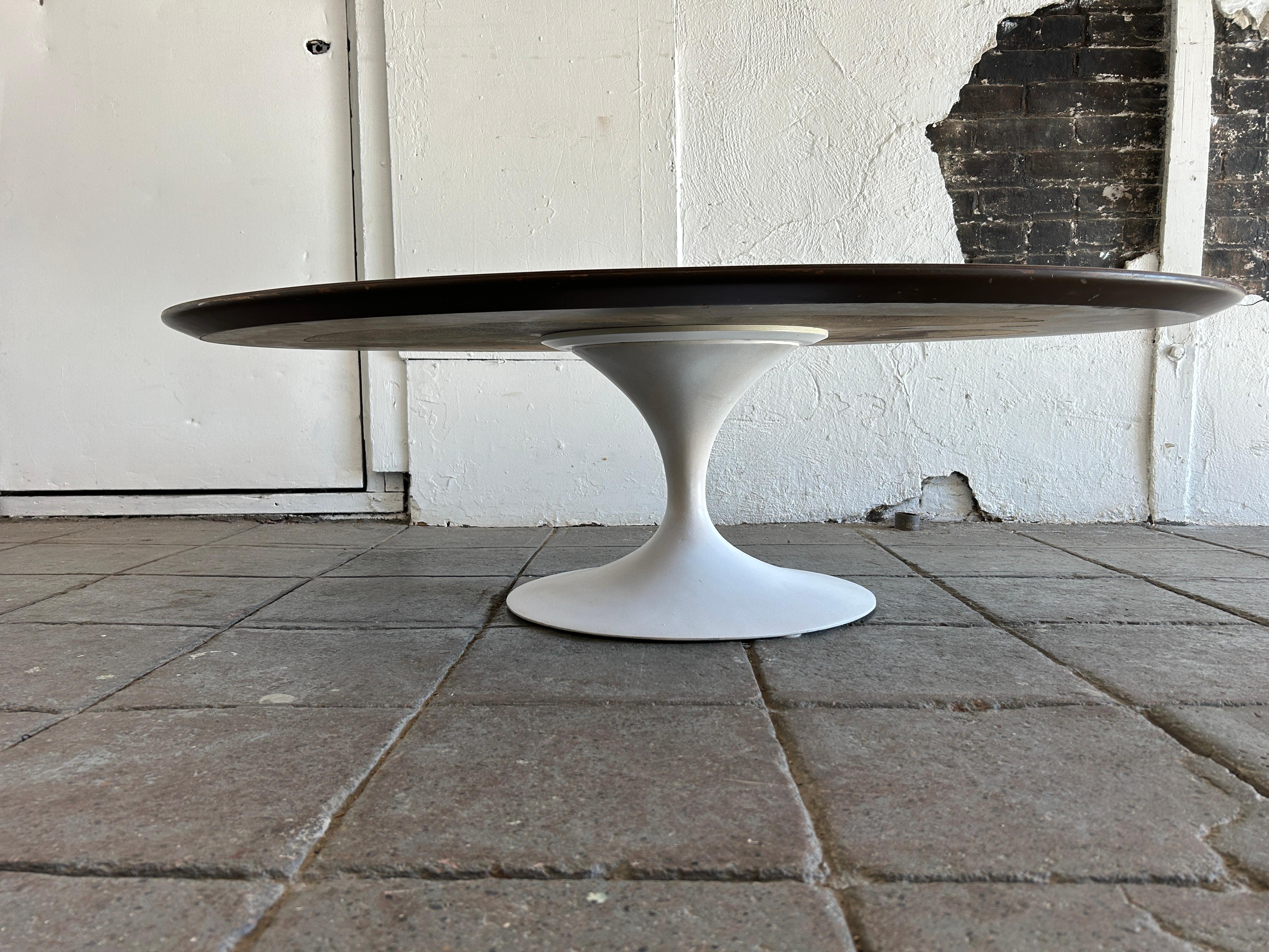 Woodwork Mid-Century Modern Knoll oval Tulip Coffee Table white laminate by Eero Saarinen For Sale
