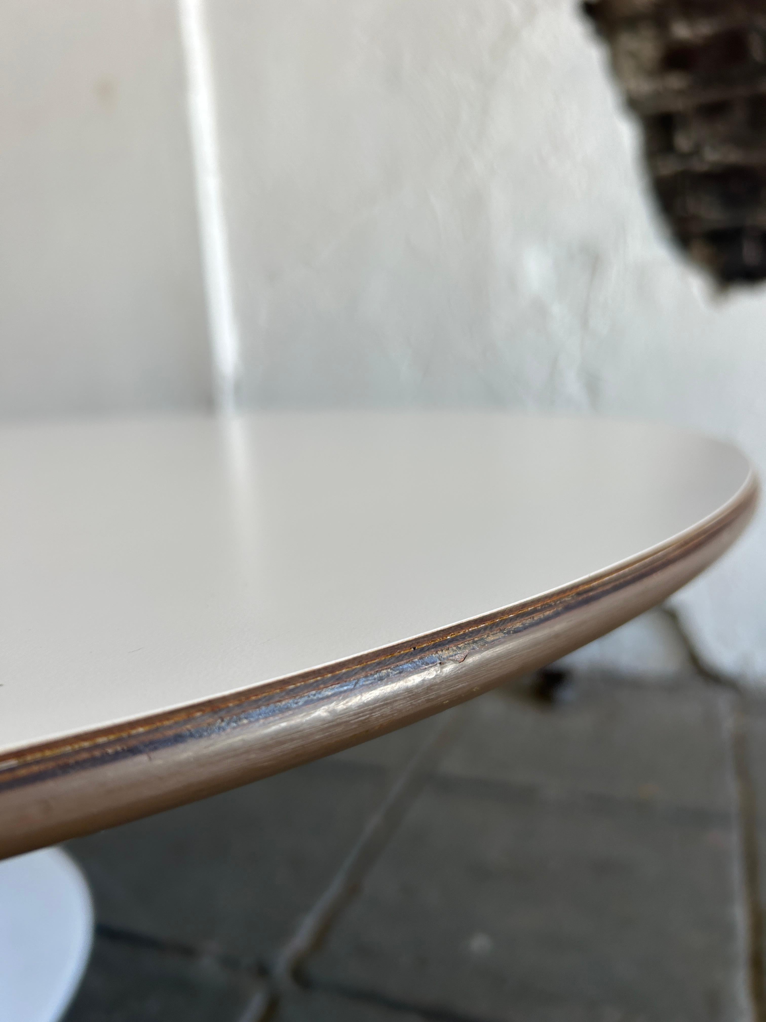 Mid-20th Century Mid-Century Modern Knoll oval Tulip Coffee Table white laminate by Eero Saarinen For Sale