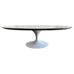 Table basse Tulip ovale Knoll moderne du milieu du siècle en stratifié blanc d'Eero Saarinen