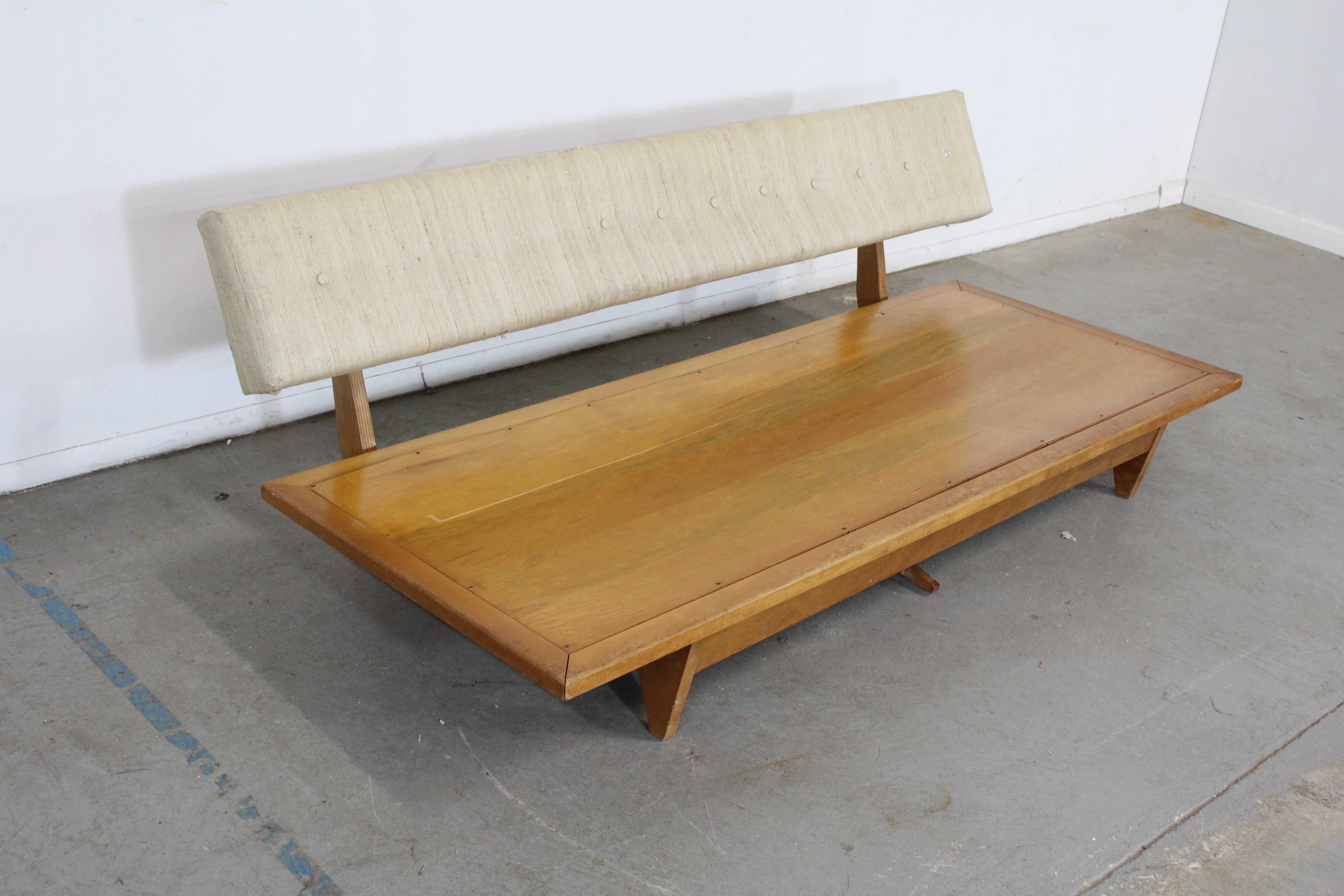 Mid-Century Modern Knoll Richard Stein daybed/sofa 

Offered is a Mid-Century Modern Knoll Richard Stein daybed/sofa. The sofa is a convertible. Missing seat cushion and is in need of restoration. It is in structurally sound condition. It is