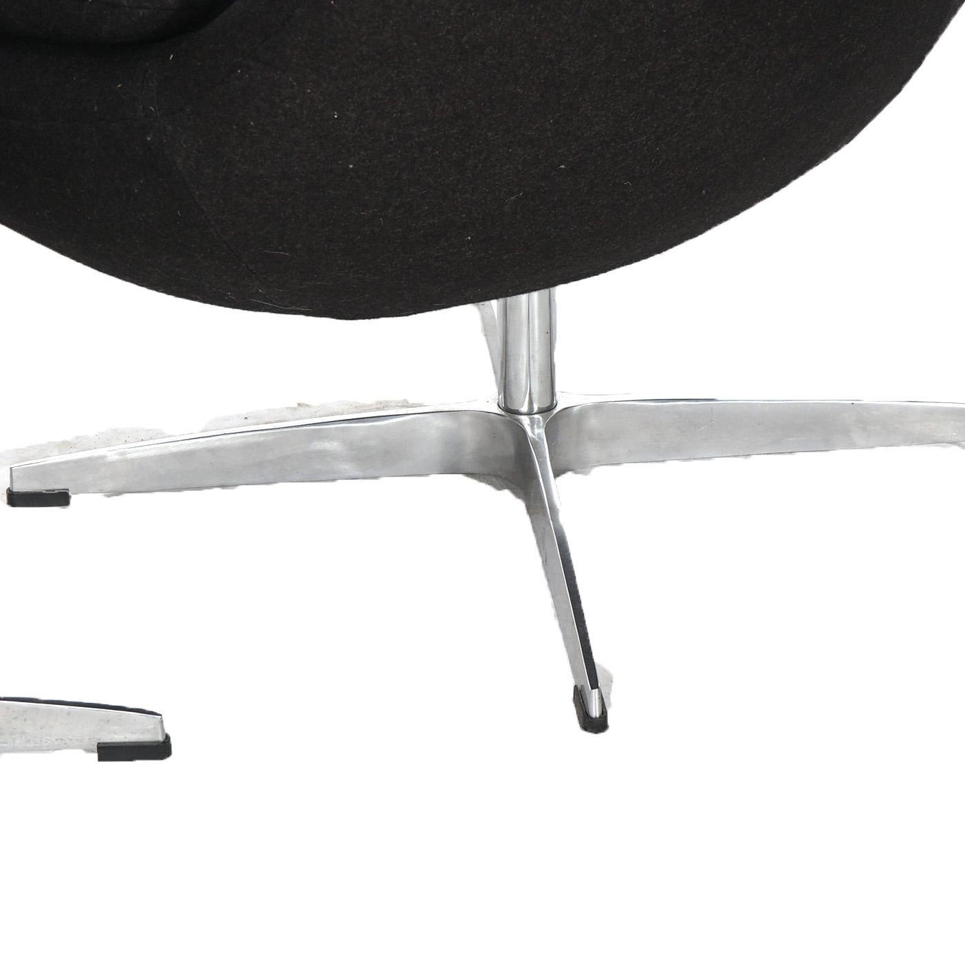 Mid Century Modern Knoll School Black Swivel Womb Chair & Ottoman, 20th C For Sale 1