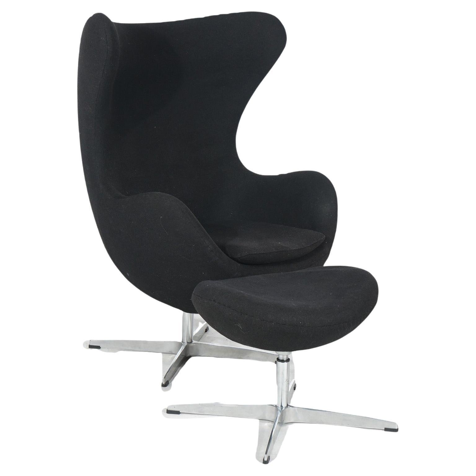 Mid Century Modern Knoll School Black Swivel Womb Chair & Ottoman, 20th C For Sale