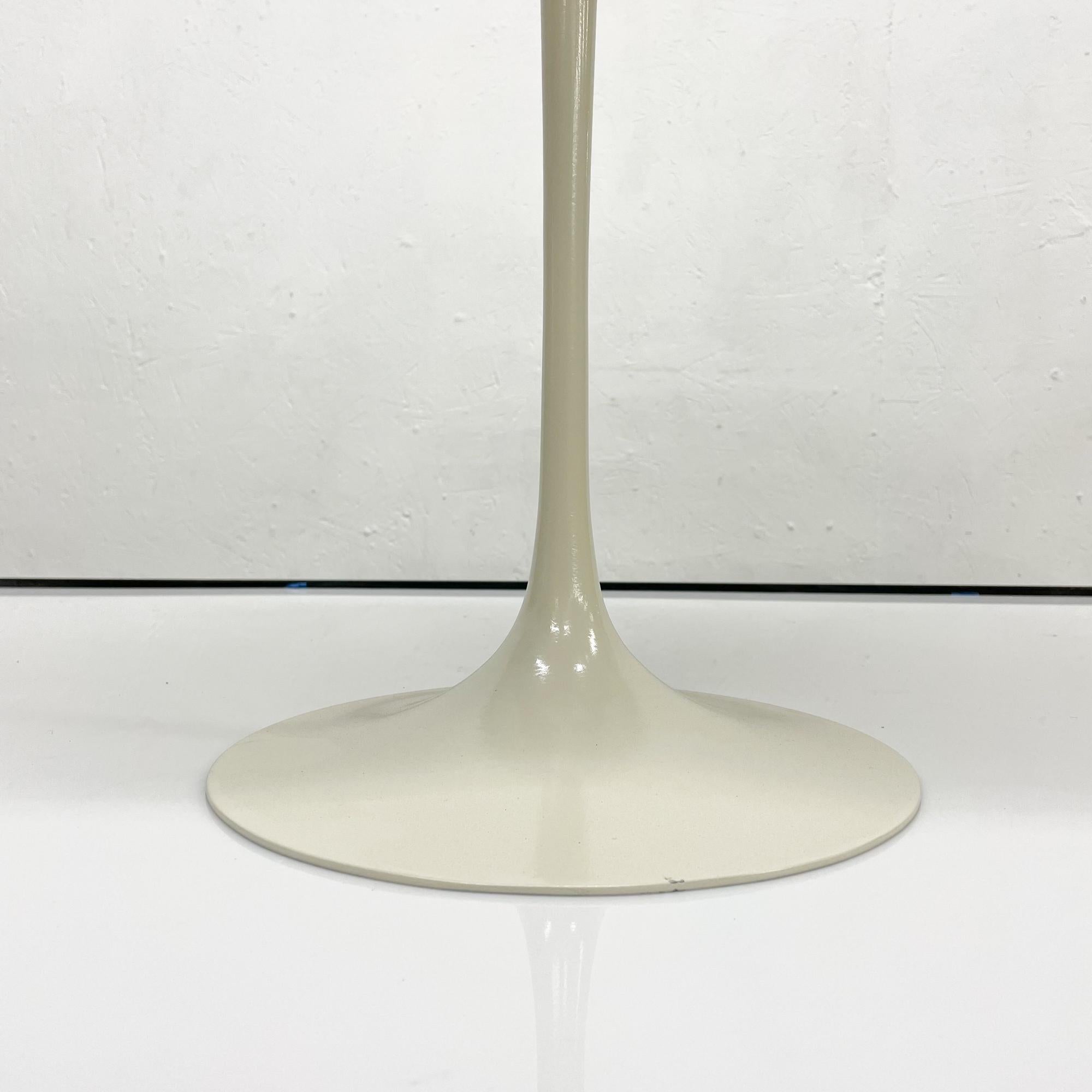 Mid-20th Century Mid-Century Modern Knoll Side Tulip Table Saarinen Off White and Oak Wood