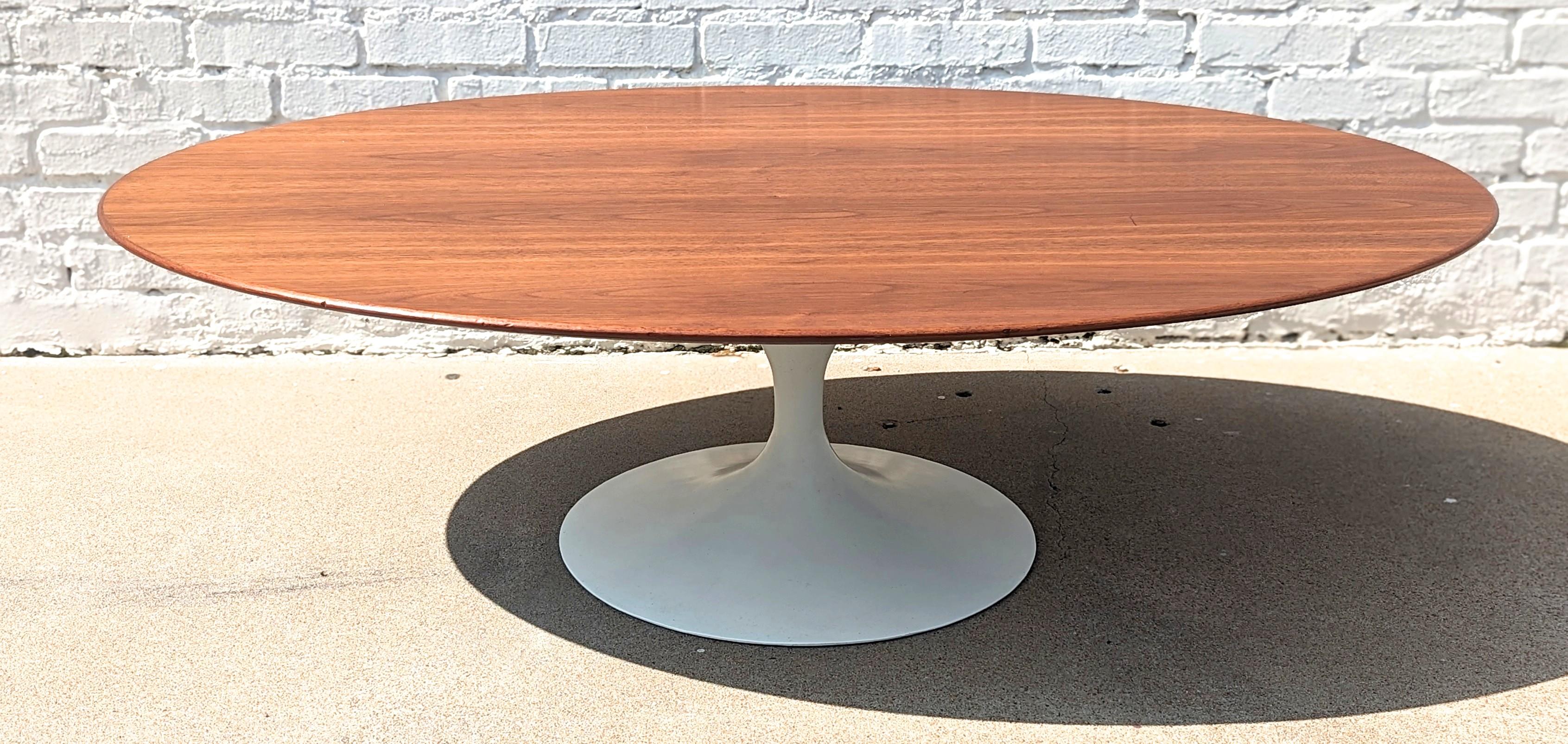 Acier Table basse Tulipe Knoll moderne du milieu du siècle dernier en vente