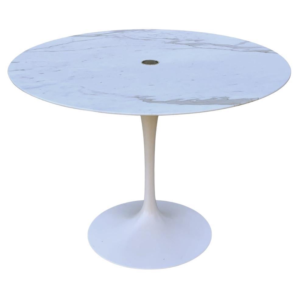 Mid Century Modern Knoll Tulip Dining/Conference Table or Desk in White Marble 
