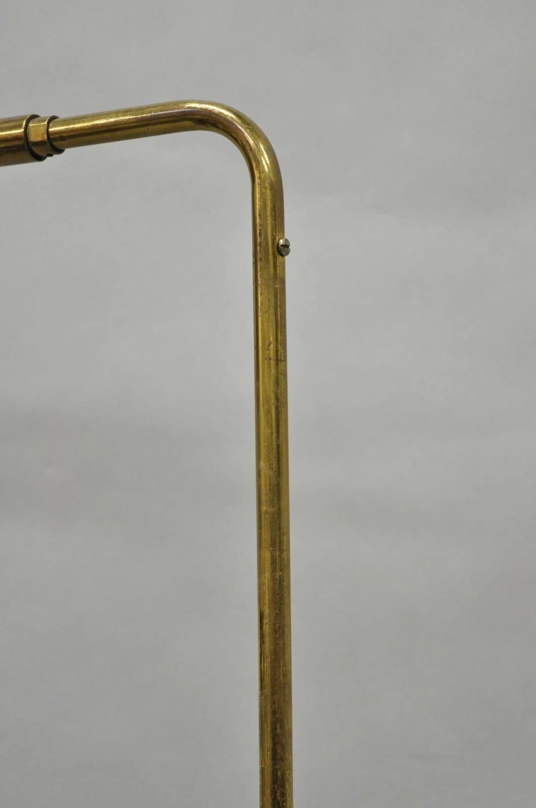 Lampada da terra regolabile per farmacia in ottone di Koch & Lowy, metà del secolo scorso in vendita 6