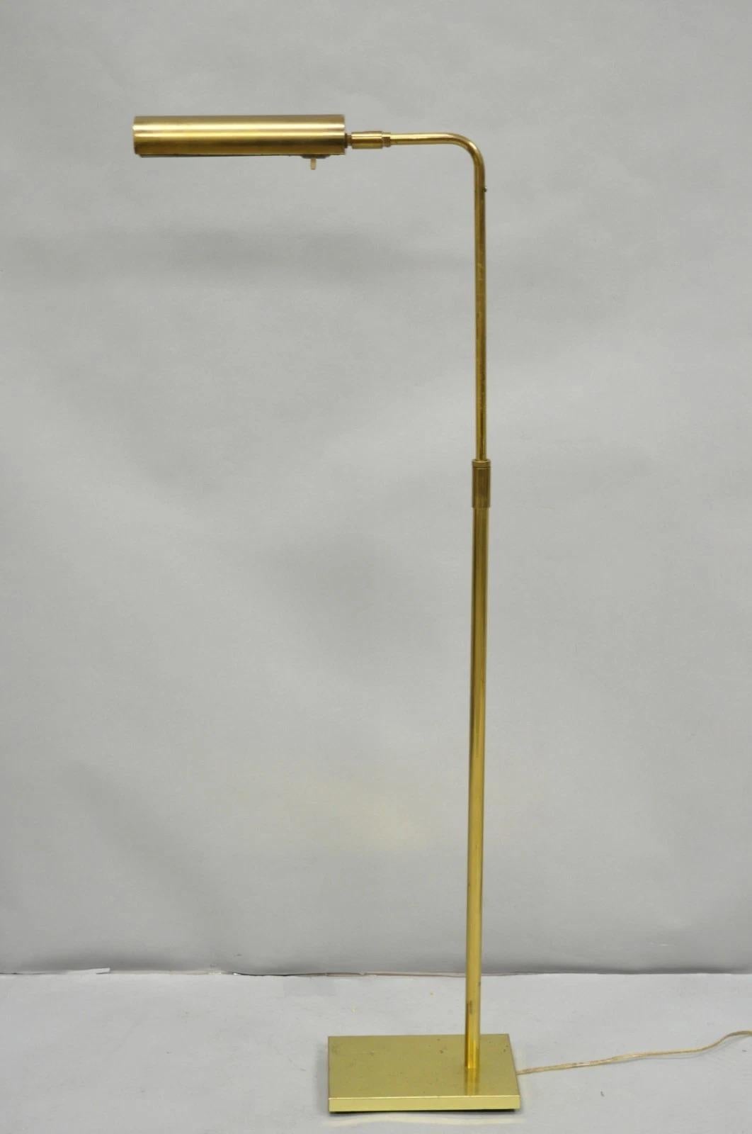 Lampada da terra regolabile per farmacia in ottone di Koch & Lowy, metà del secolo scorso in vendita 8