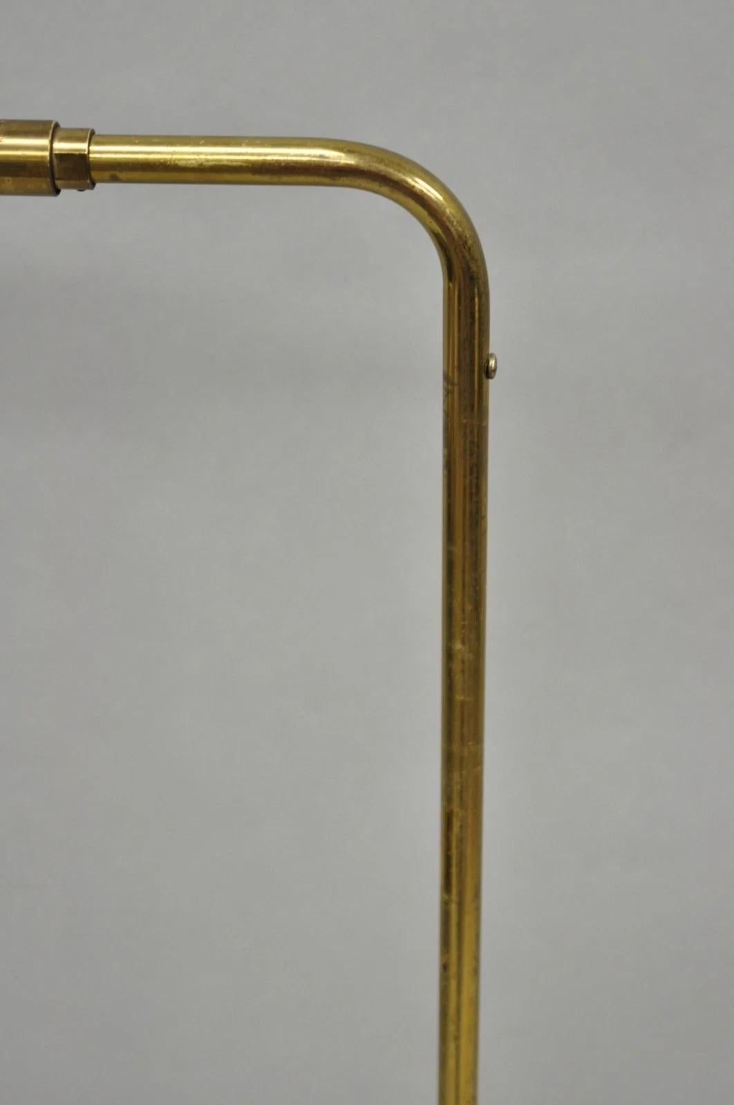 Ottone Lampada da terra regolabile per farmacia in ottone di Koch & Lowy, metà del secolo scorso in vendita