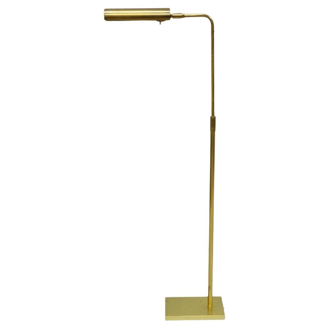 Lampada da terra regolabile per farmacia in ottone di Koch & Lowy, metà del secolo scorso in vendita