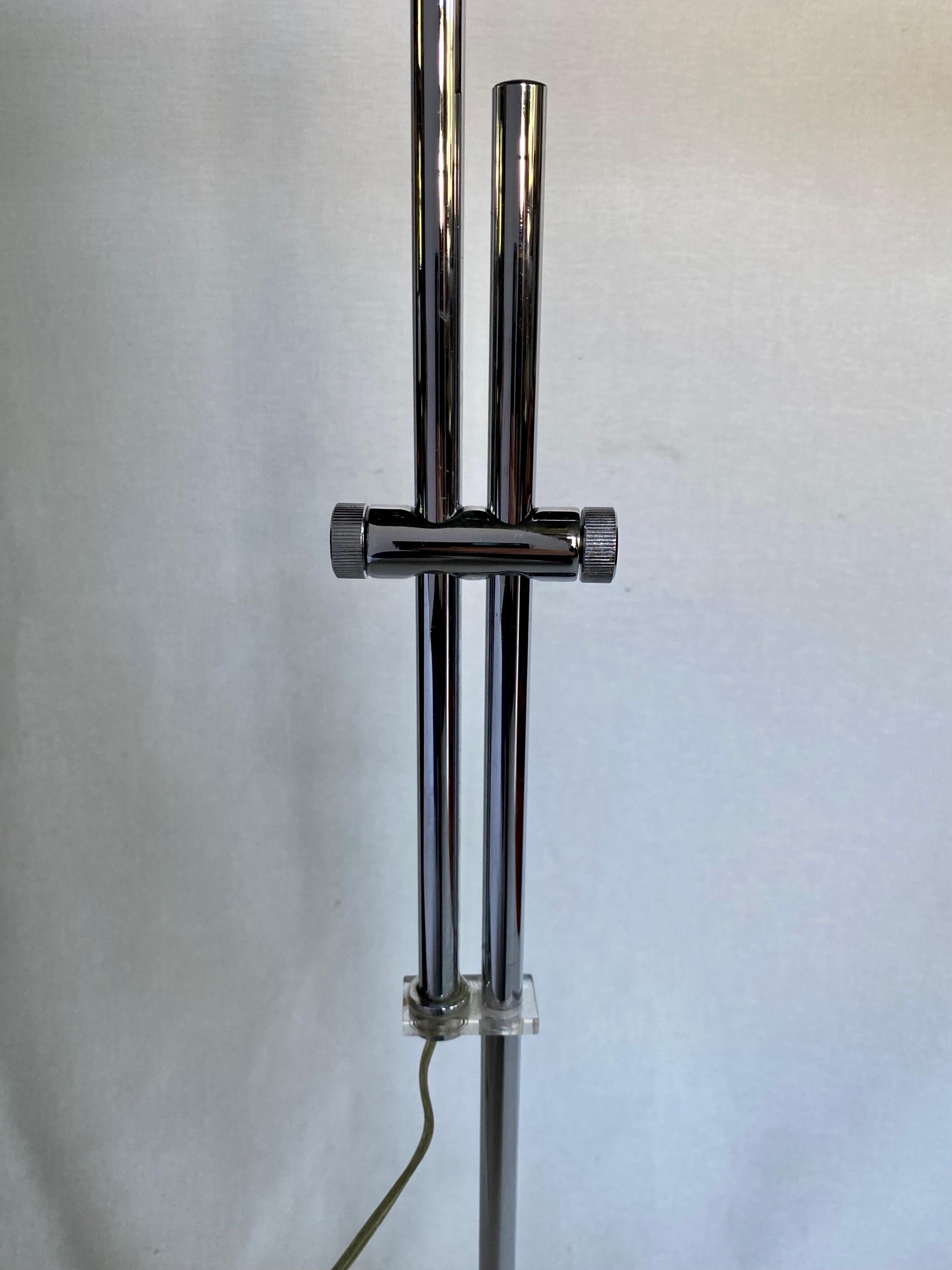 Moderne Koch & Lowy OMI Stehlampe aus Chrom mit Quaste, Mitte des Jahrhunderts  (Ende des 20. Jahrhunderts) im Angebot
