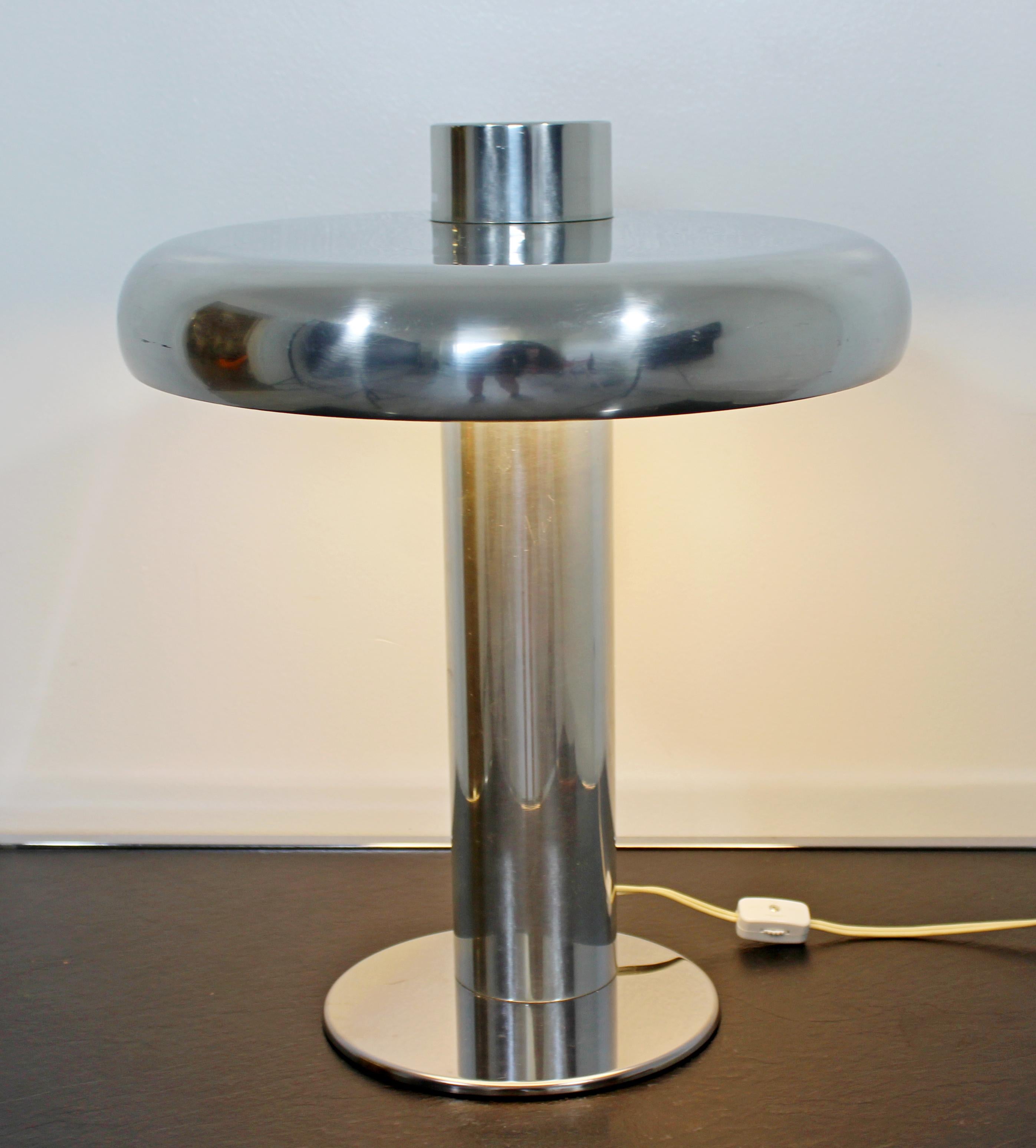 Mid-Century Modern Koch & Lowy Polished Aluminum Table Reading Lamp, 1970s In Good Condition In Keego Harbor, MI