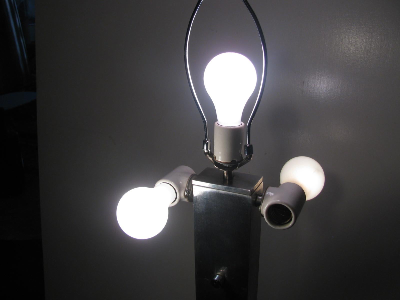 Moderne Kovacs Chrom-Stehlampe mit Schirm aus der Mitte des Jahrhunderts im Zustand „Gut“ im Angebot in Port Jervis, NY