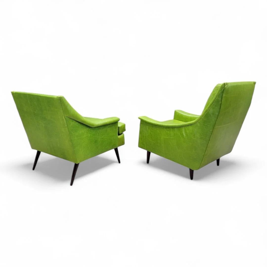 Moderne Kroehler Clubsessel aus der Mitte des Jahrhunderts, neu gepolstert mit Leder - 2er-Set (20. Jahrhundert) im Angebot