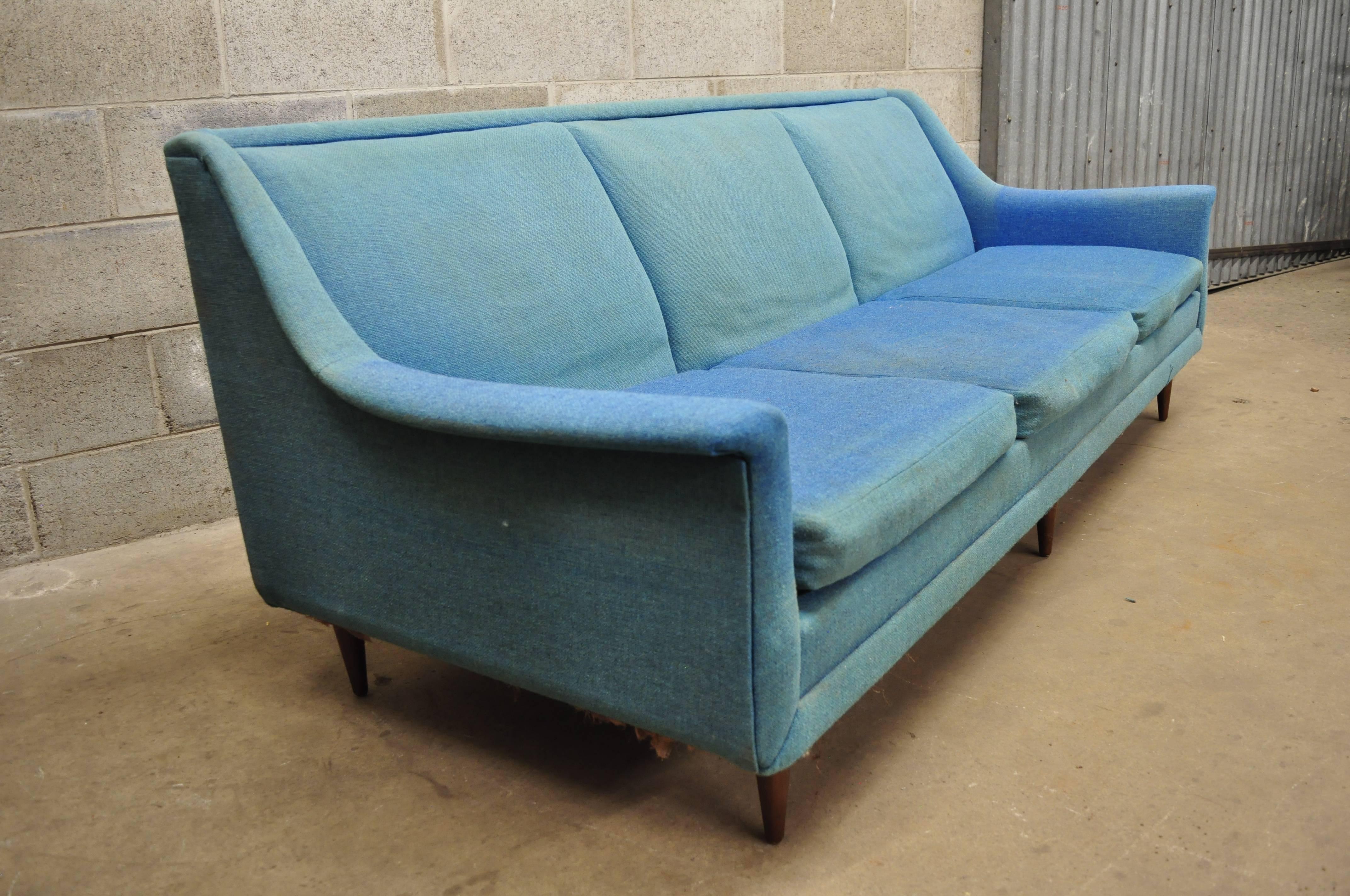 Vintage Kroehler avant Mid-Century Modern curved arm sofa in the style of Adrian Pearsall. Item features a sleek sculptural form, solid wood frame, original label, five tapered walnut legs, clean Modernist lines, quality American craftsmanship,