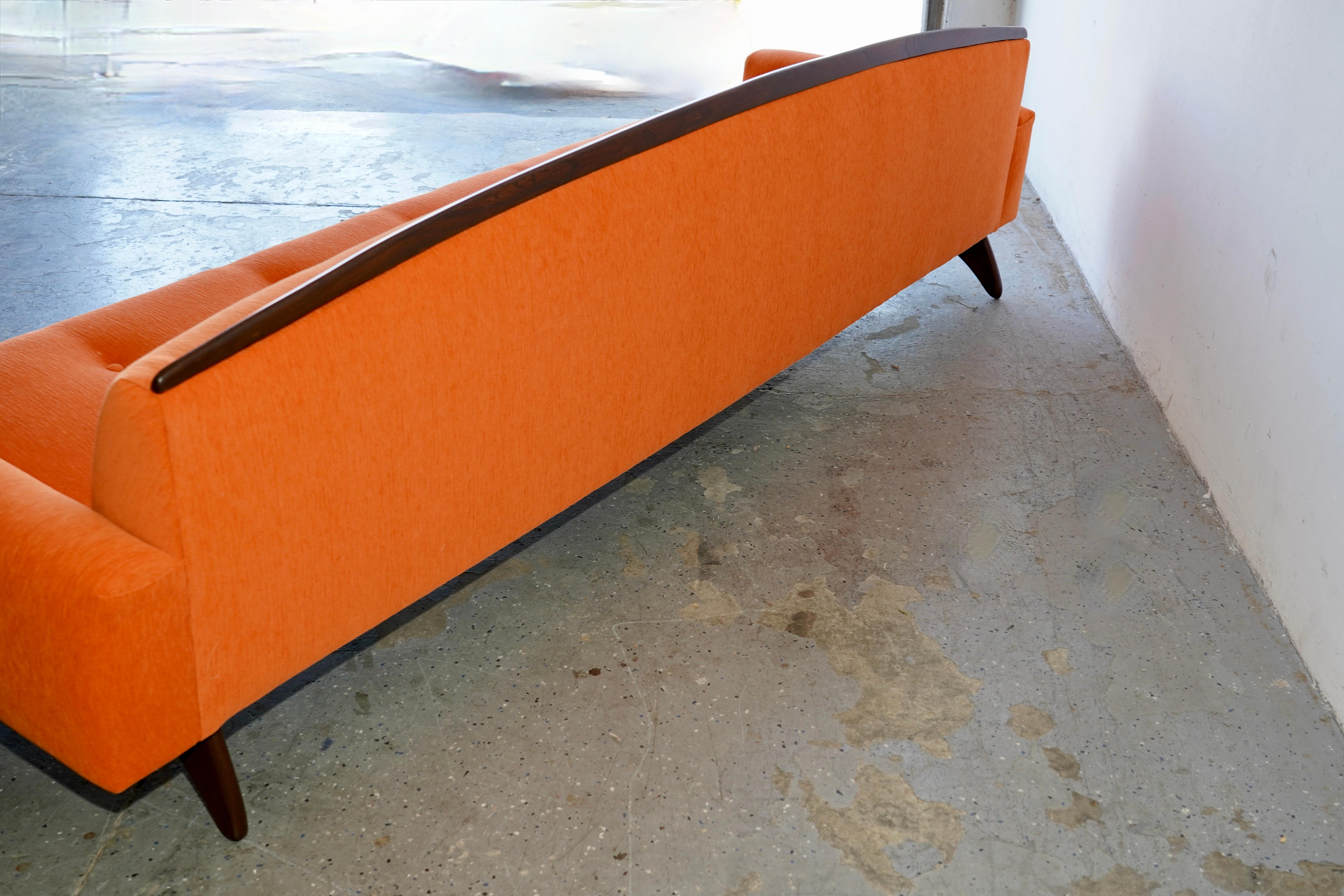 Mid Century Modern Kroehler Gondola sofa style of Adrian Pearsall Kagan In Good Condition In Las Vegas, NV