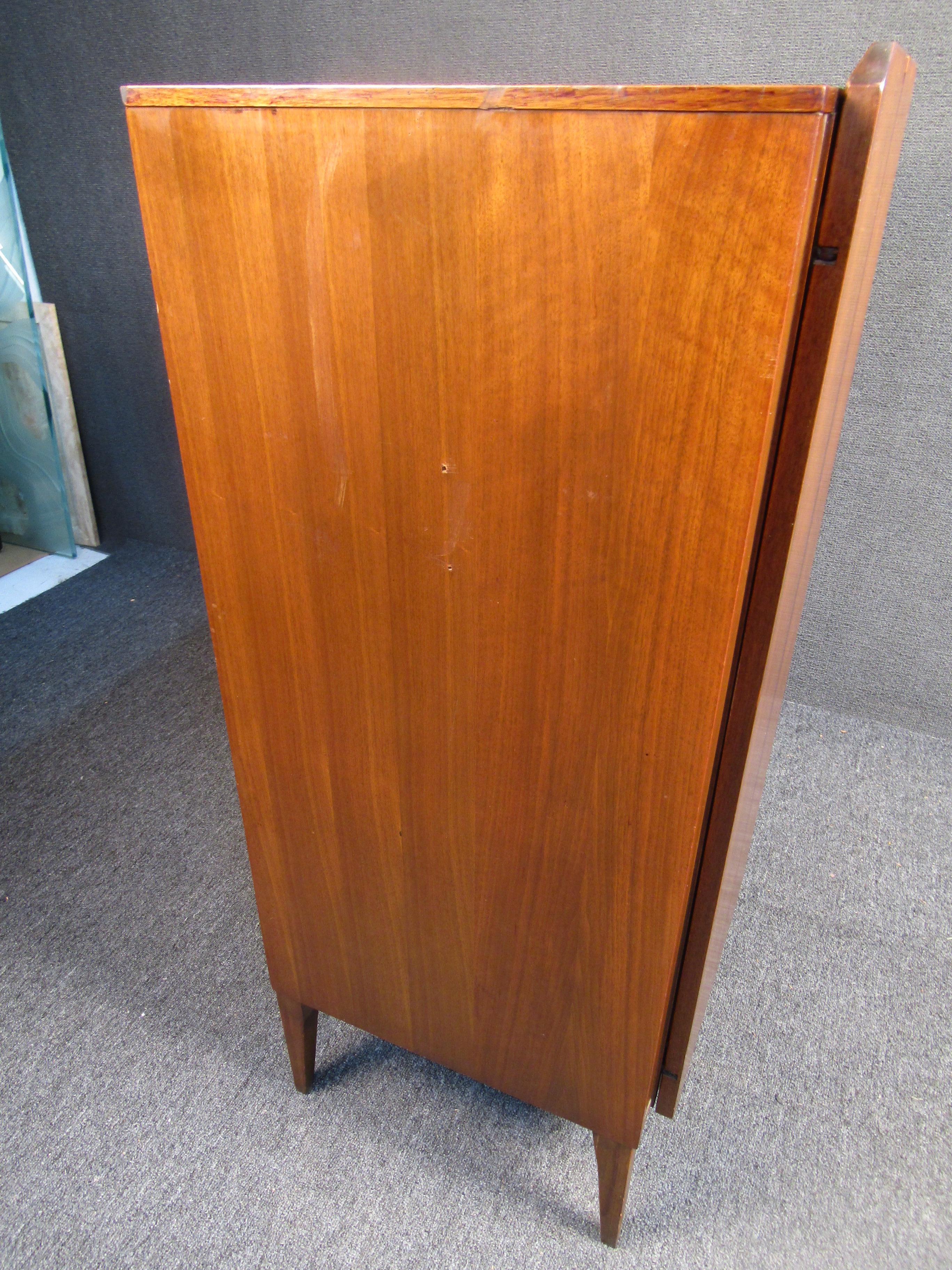 Mid-Century Modern Kroehler Highboy Dresser In Good Condition In Brooklyn, NY