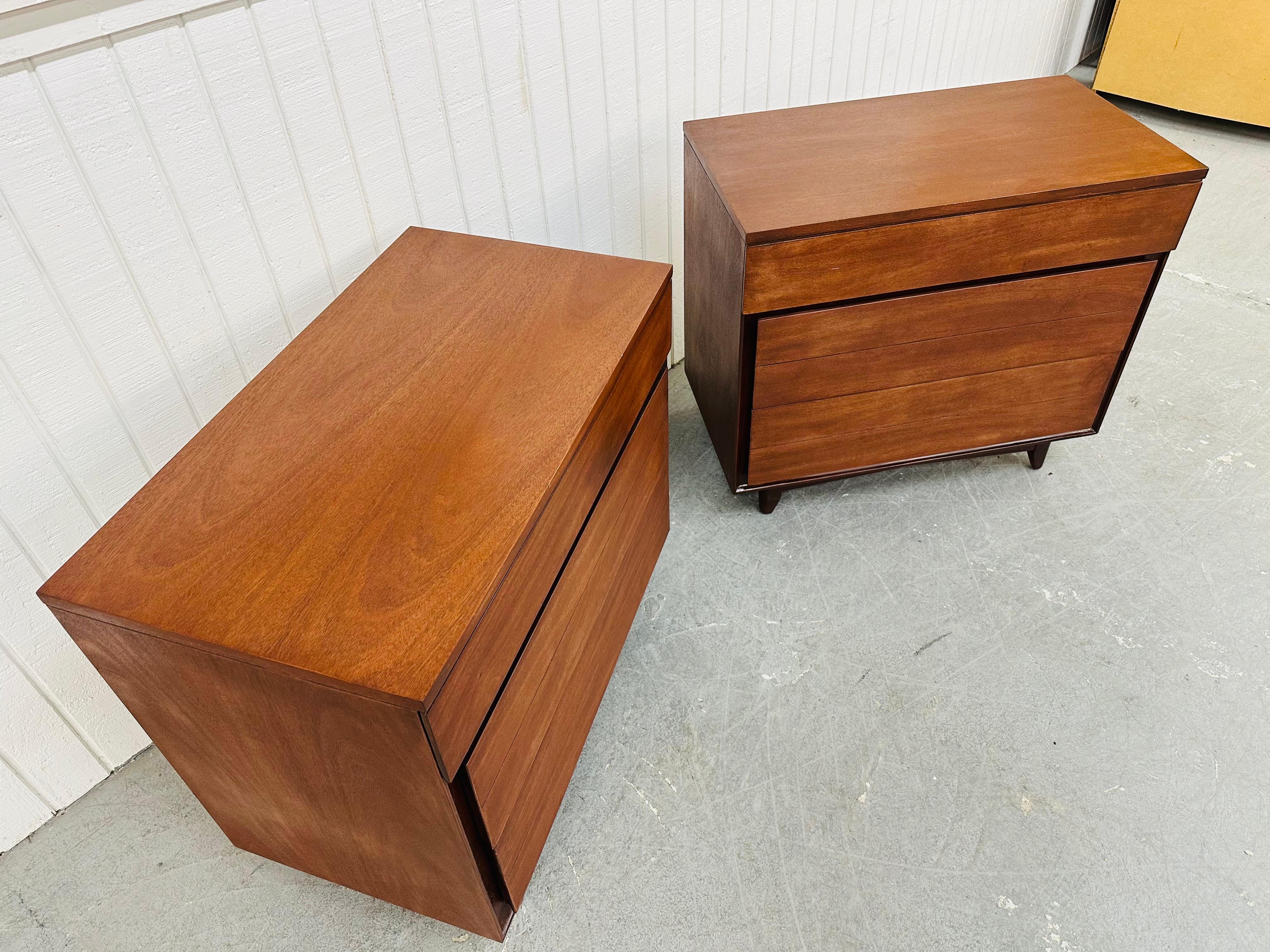 Mid-Century Modern Kroehler Walnut Bachelor Chests - Set of 2 In Good Condition In Clarksboro, NJ