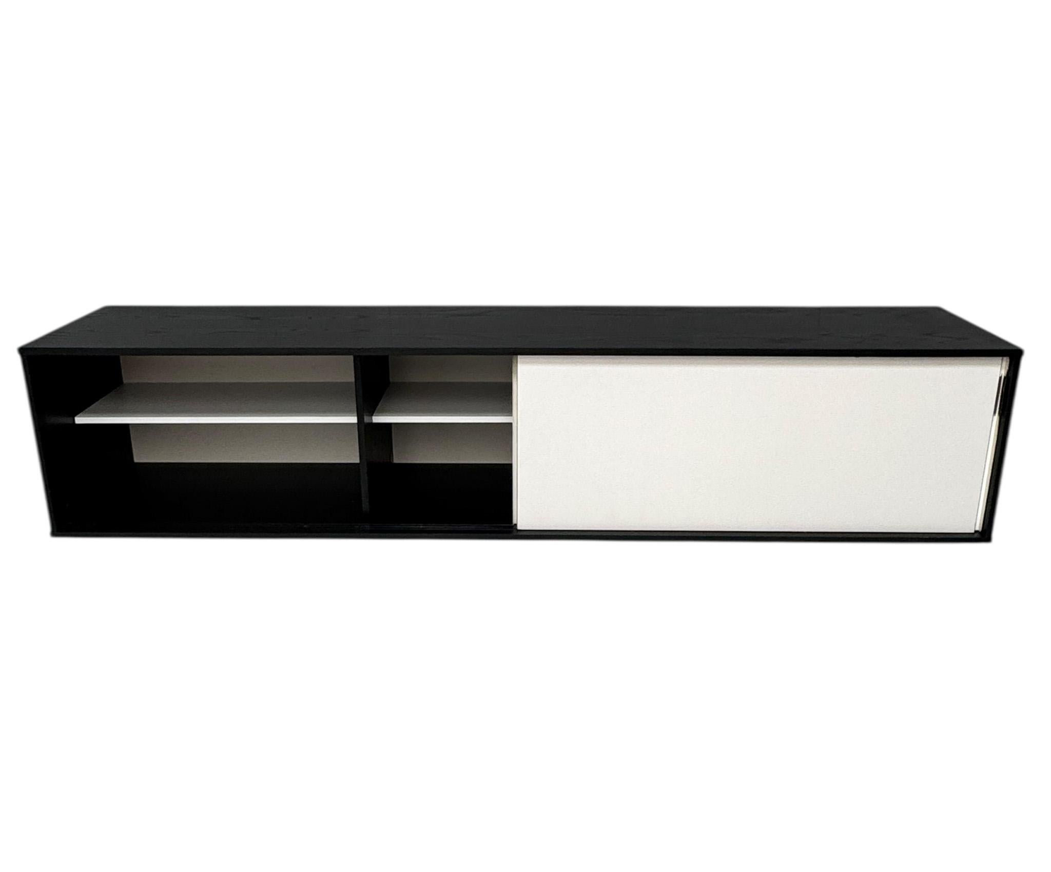 Magnificent and rare Mid-Century Modern KW26 floating sideboard.
Design by Martin Visser for 't Spectrum Bergeijk.
Striking Dutch design from the 1970s.
Black lacquered wenge base with two white laminated sliding doors.
Four original black lacquered