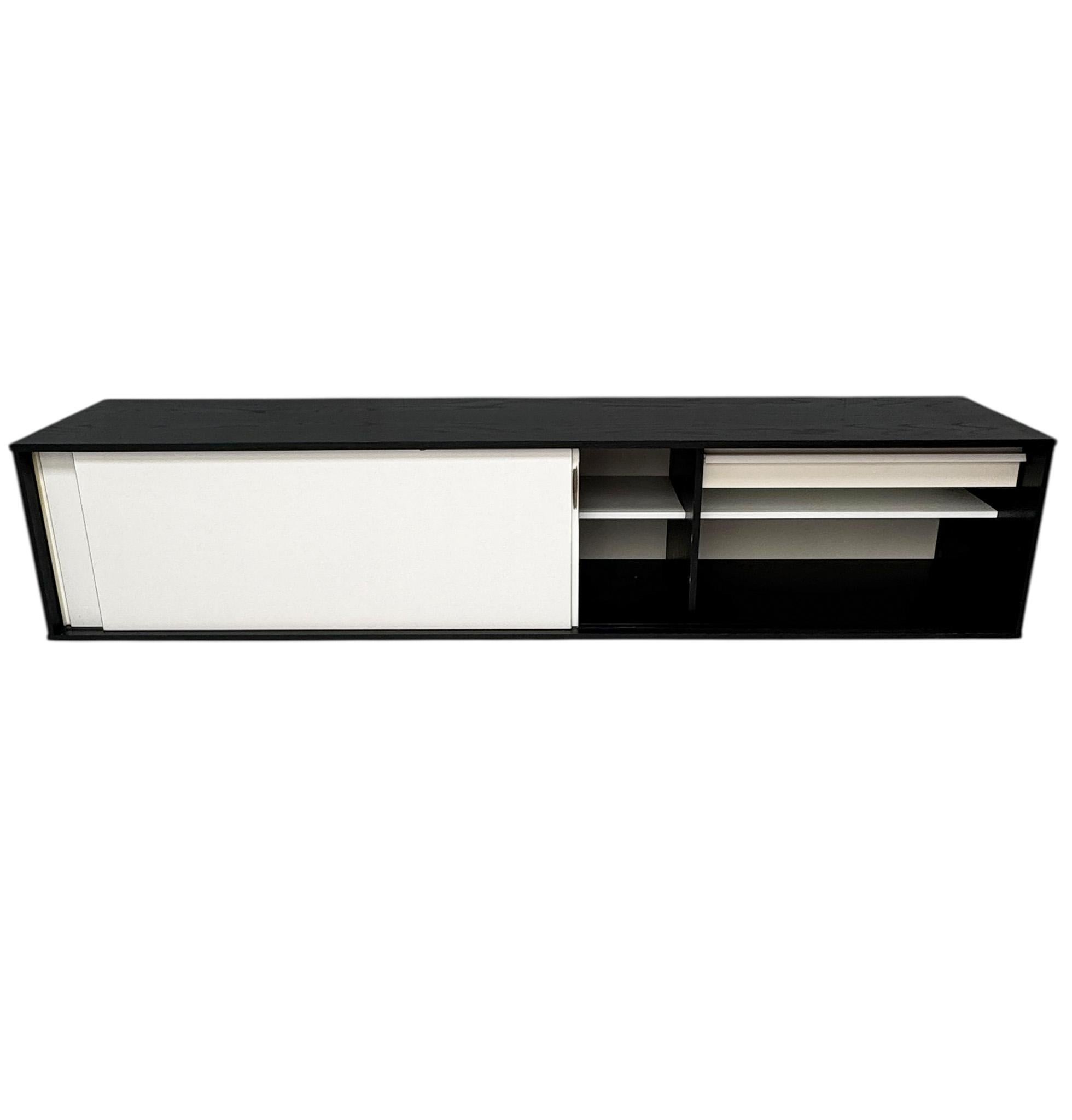 Mid-Century Modern KW26 Floating Sideboard by Martin Visser for 't Spectrum In Good Condition For Sale In Amsterdam, NL
