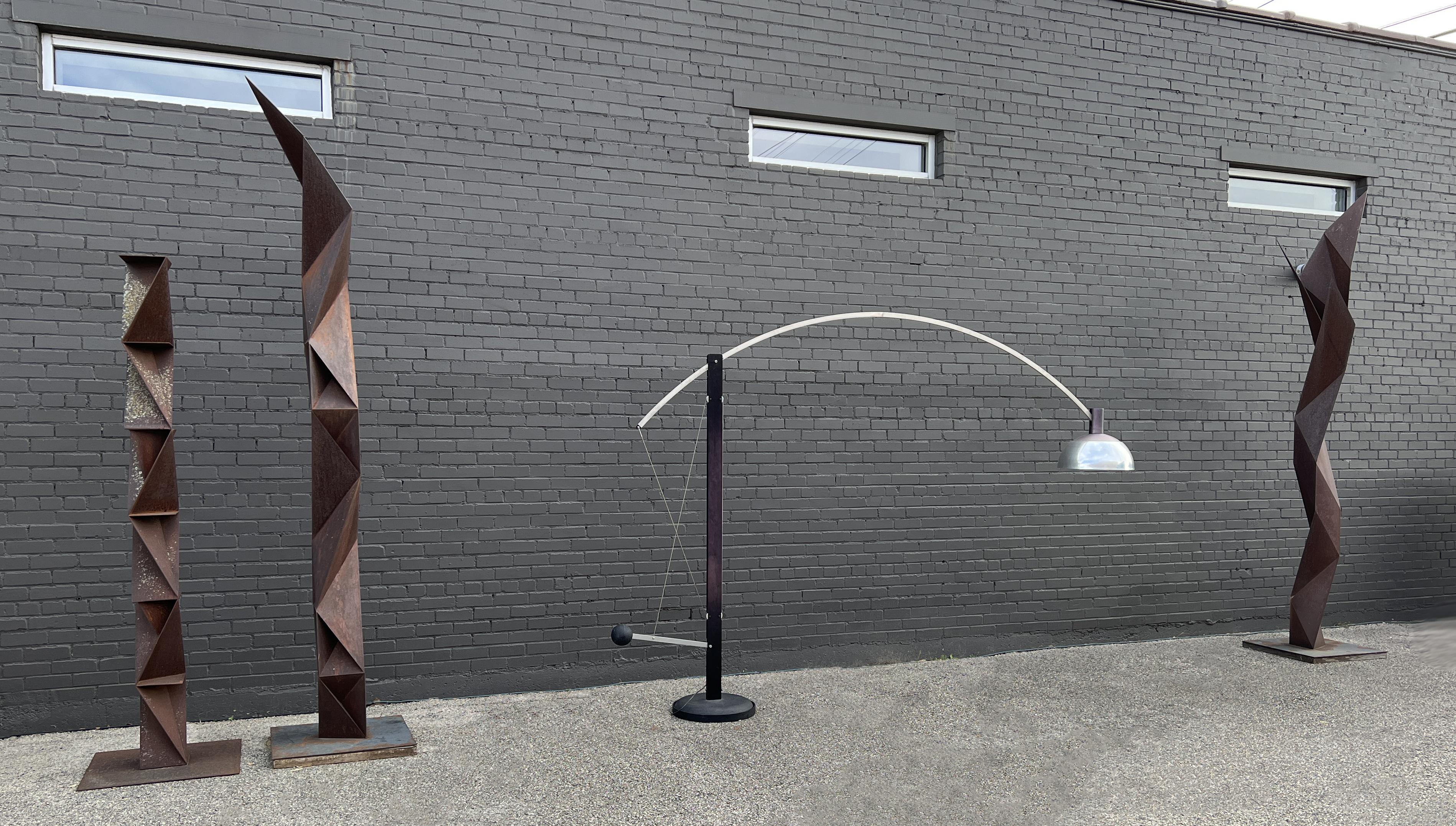 Moderne Mid-Century-Modern-L' Arc-Lampe von Robert Sonneman Verstellbare Höhe drehbar (amerikanisch) im Angebot