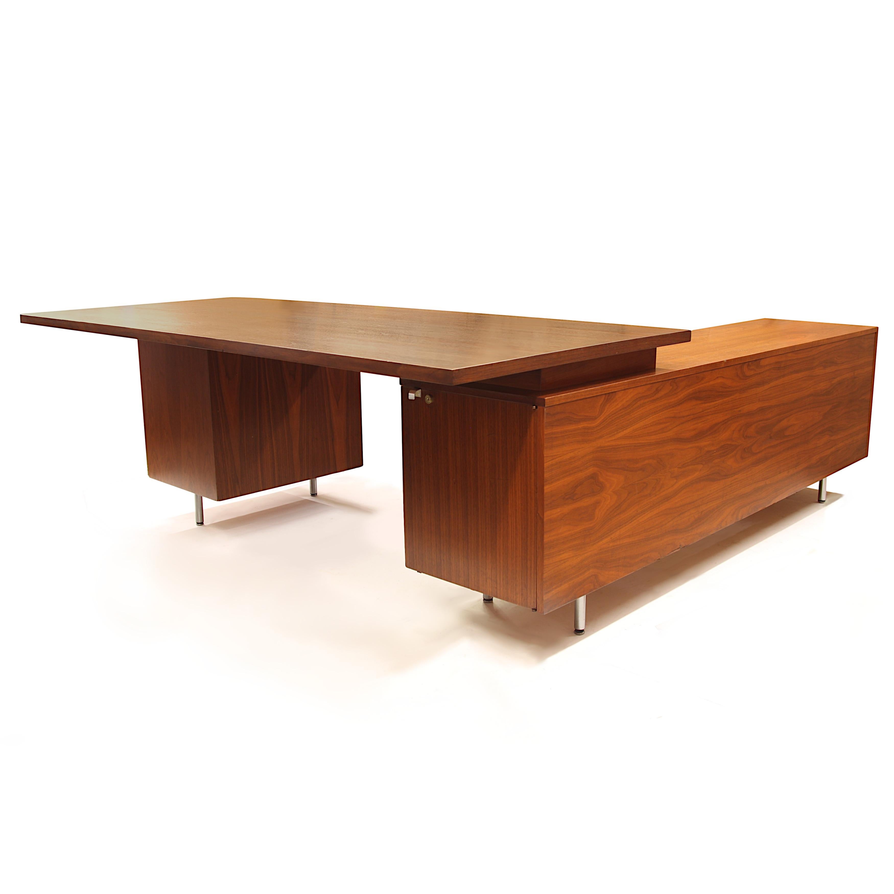 Original 1960's Executive Desk by George Nelson for Herman Miller

Desk Features:

Beautiful Black Walnut Veneer
L-Shaped Design
Chrome Hardware
Brushed Chrome Legs
Large 7' x 3' 