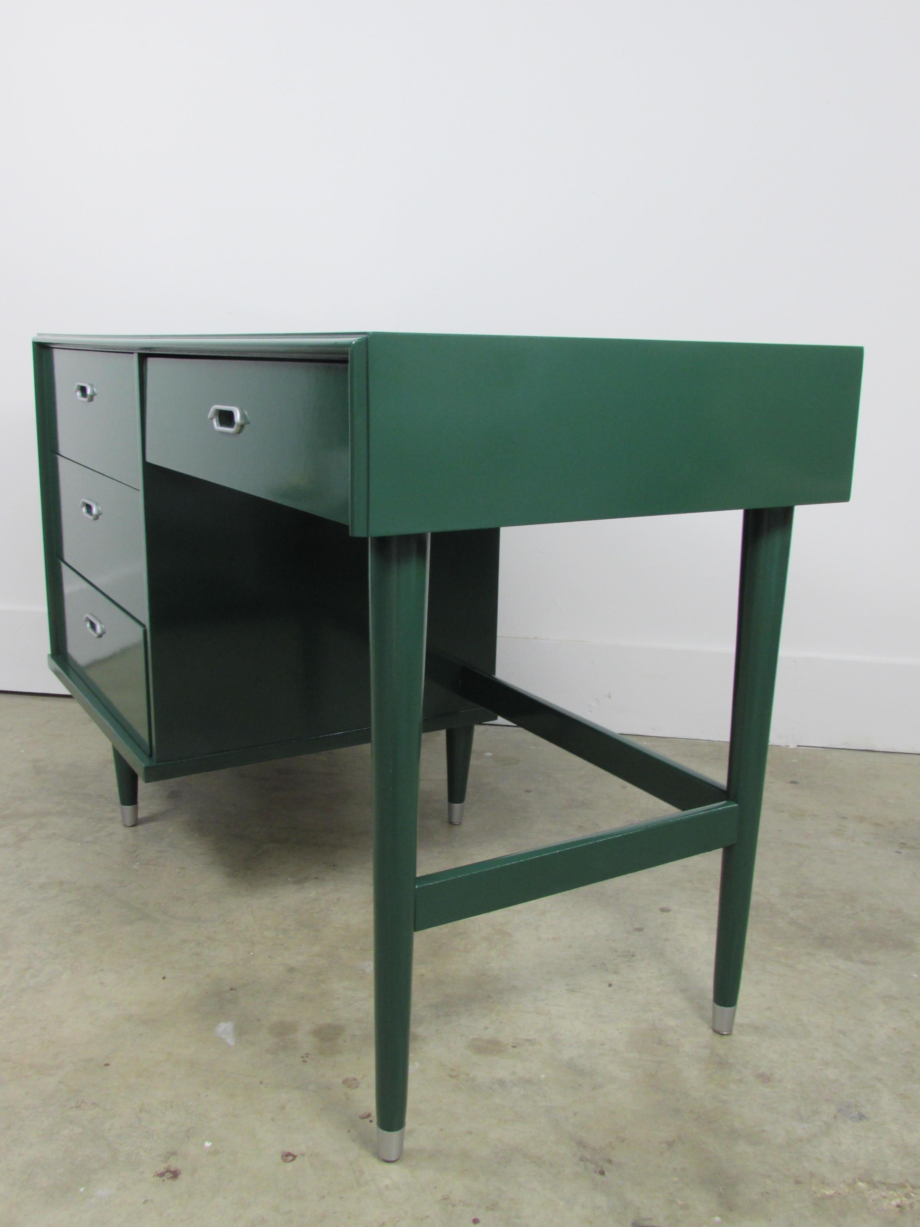 Mid-Century Modern Lacquered Desk For Sale 1
