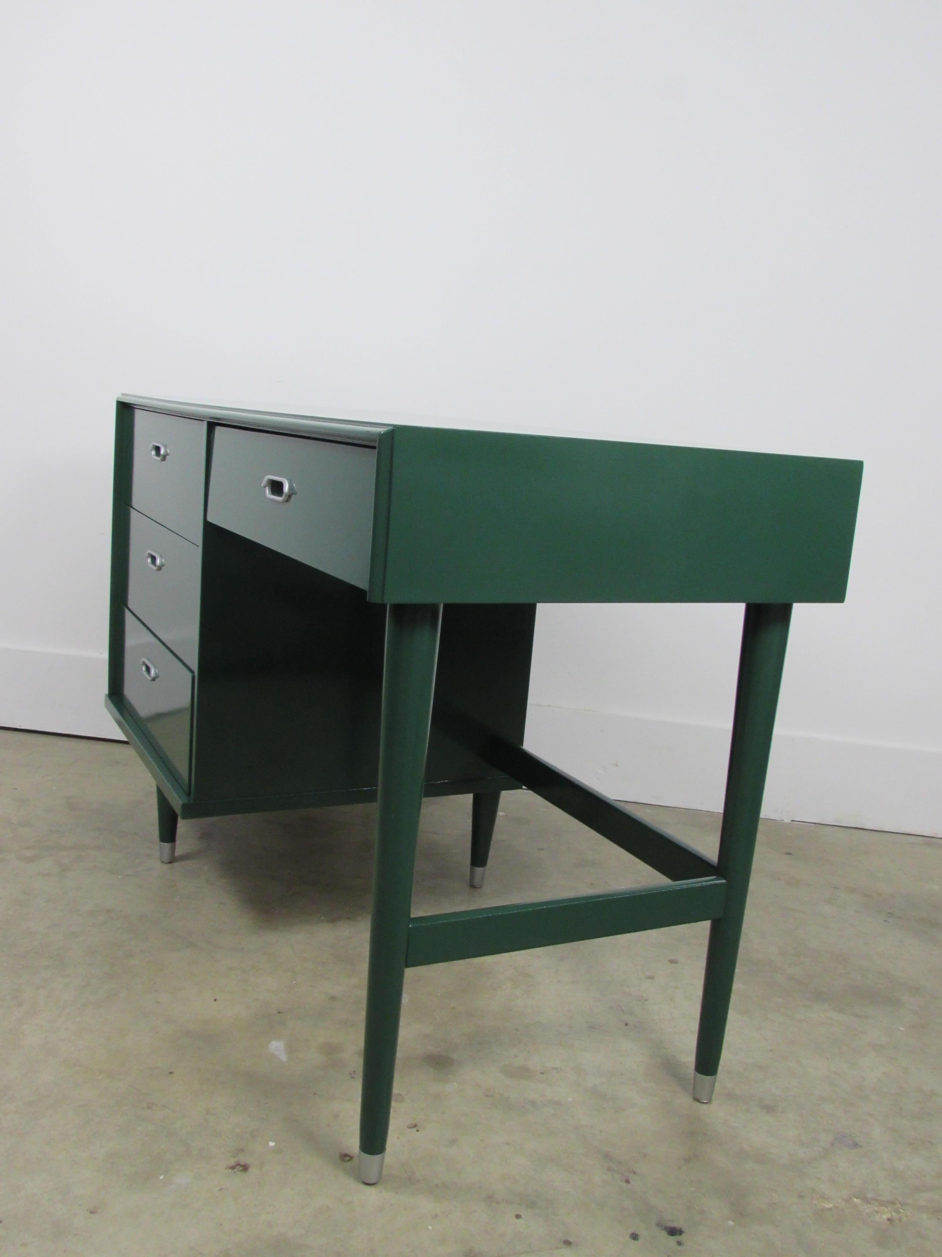Mid-Century Modern Lacquered Desk For Sale 2