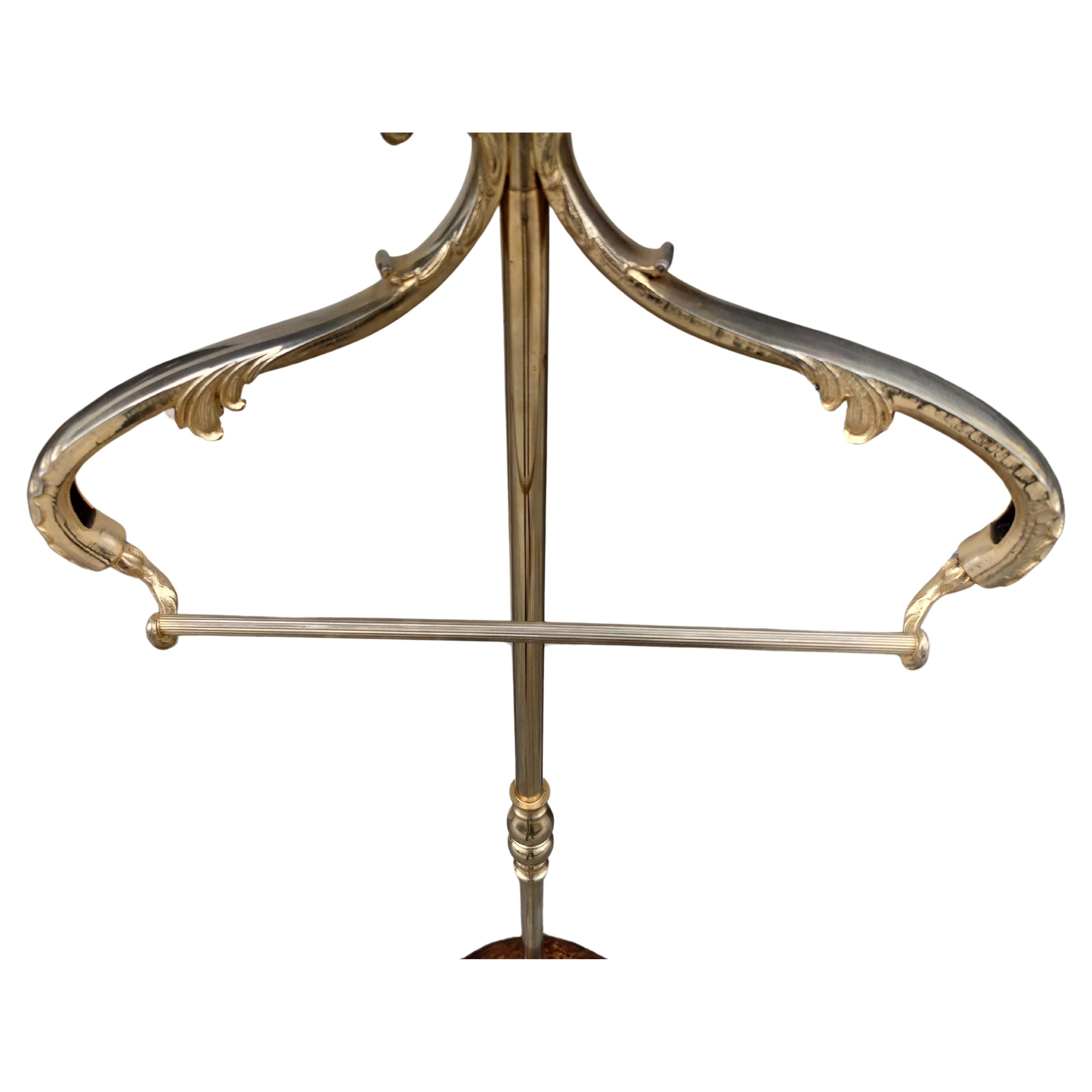 Italiano Valigetta per abiti in pelle di capra laccata del Mid Century Modern con specchio di Aldo Tura Italia in vendita