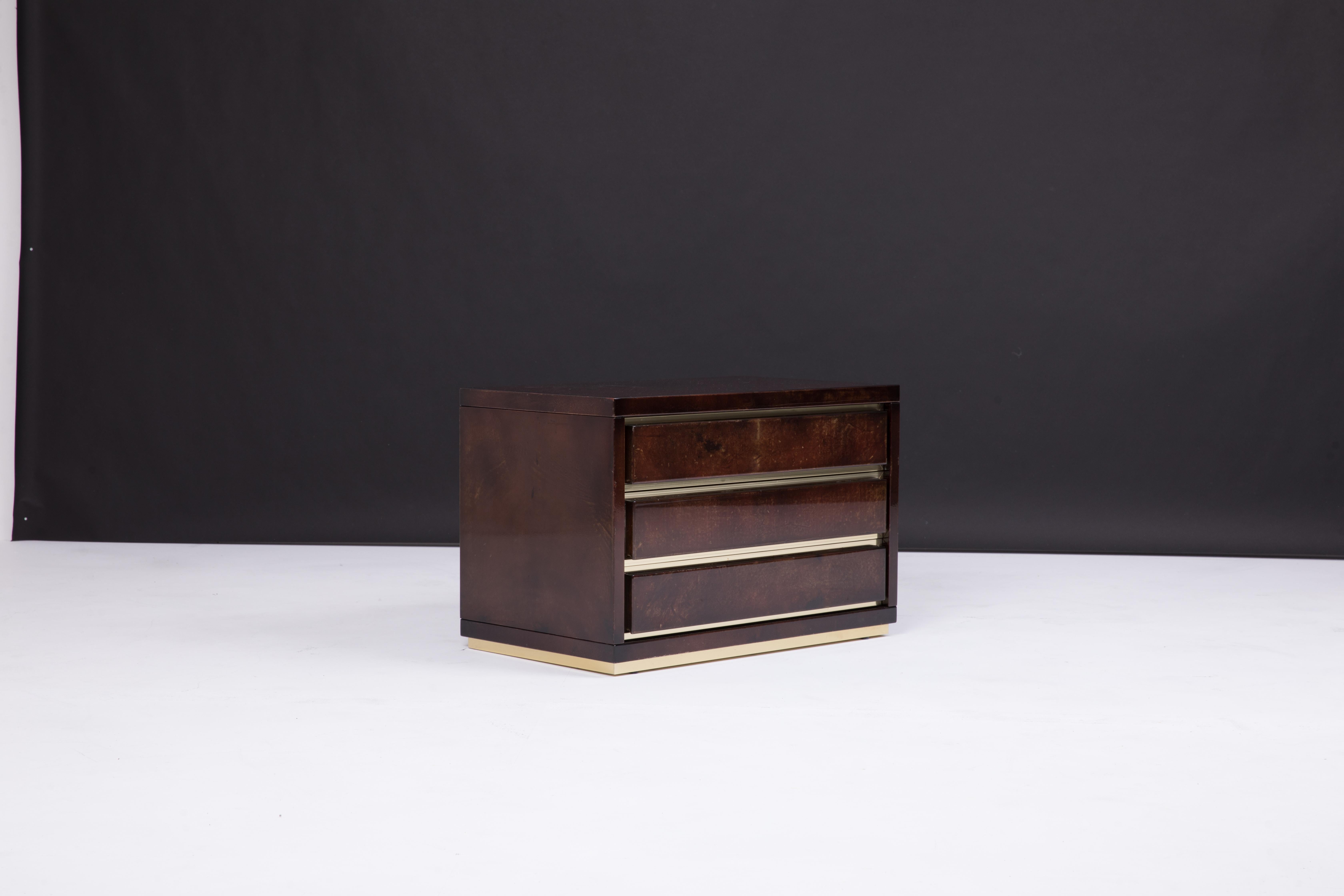 Mid-Century Modern Aldo Tura Lacquered Goatskin Bedside with Brass Profiles  In Good Condition In Prato, IT