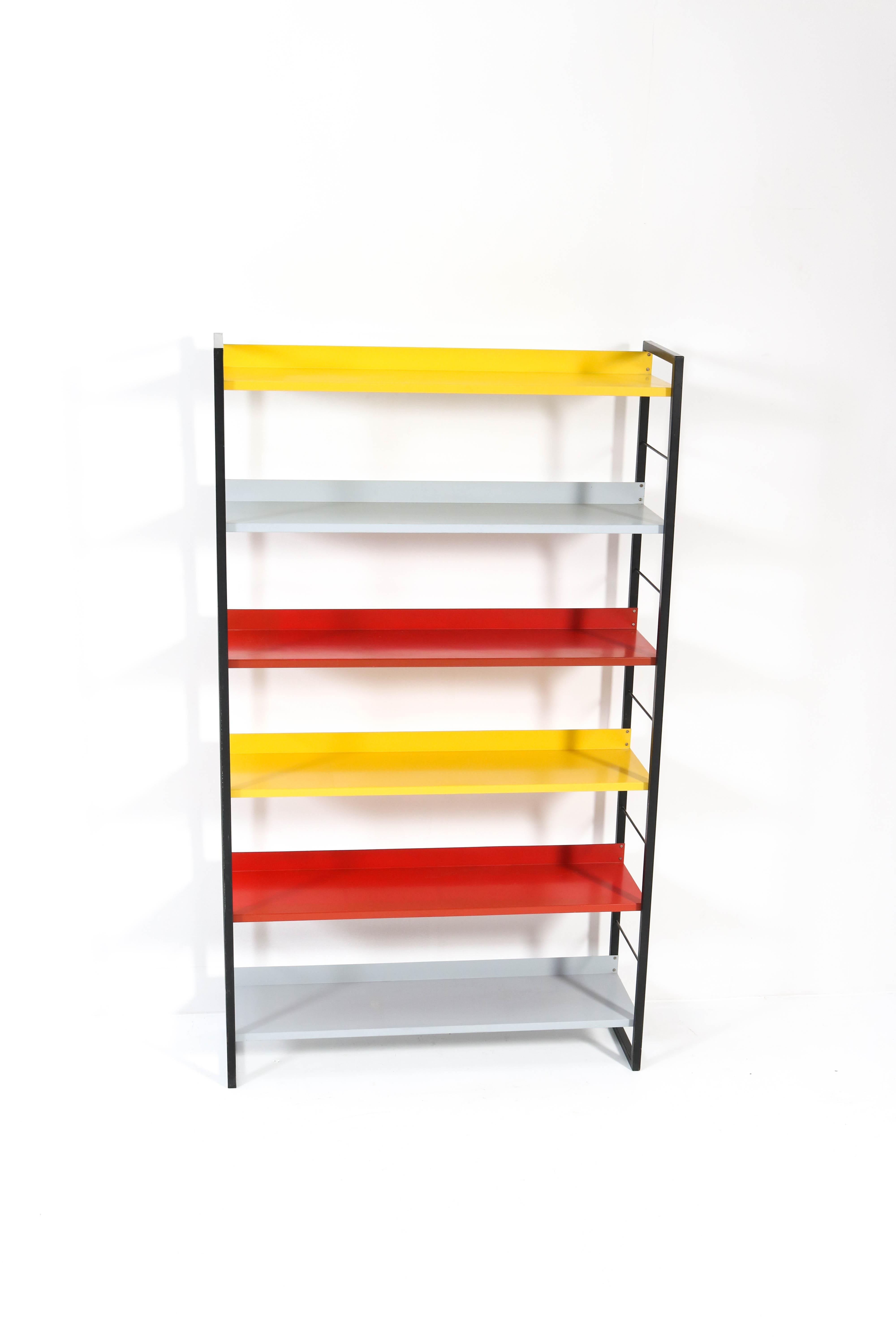 Mid-Century Modern Lacquered Metal Bookcase by Adriaan Dekker for Tomado, 1958 In Good Condition In Amsterdam, NL