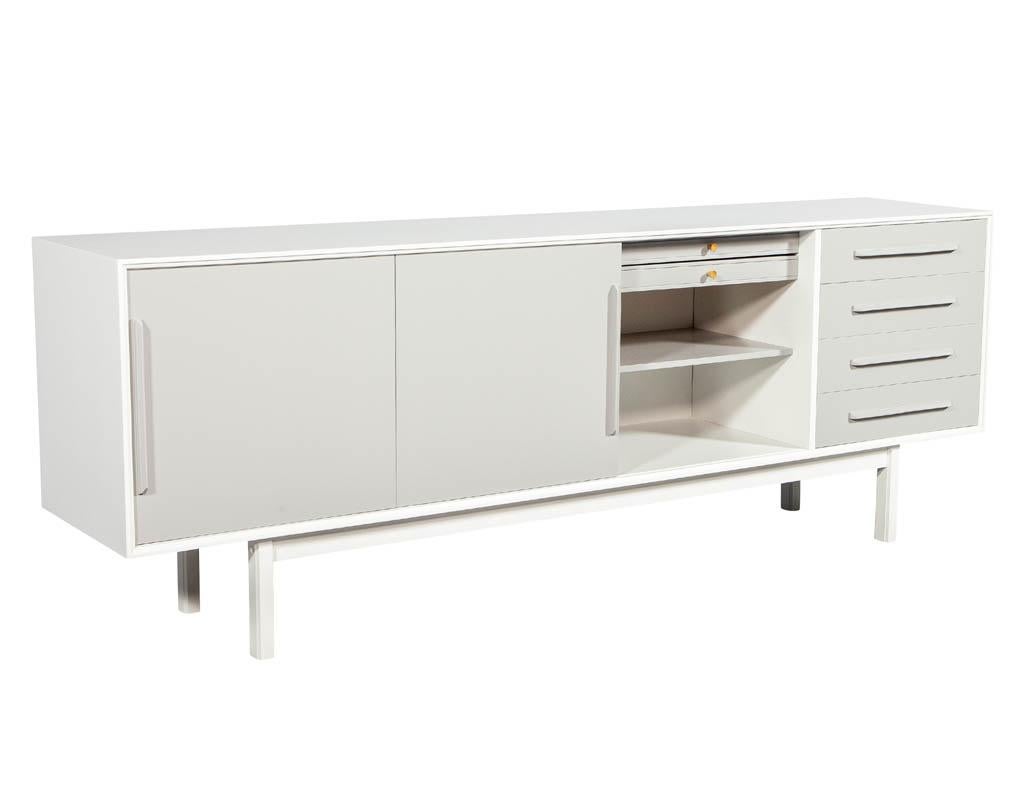 Mid-Century Modern Lacquered Sideboard Media Cabinet In Excellent Condition In North York, ON