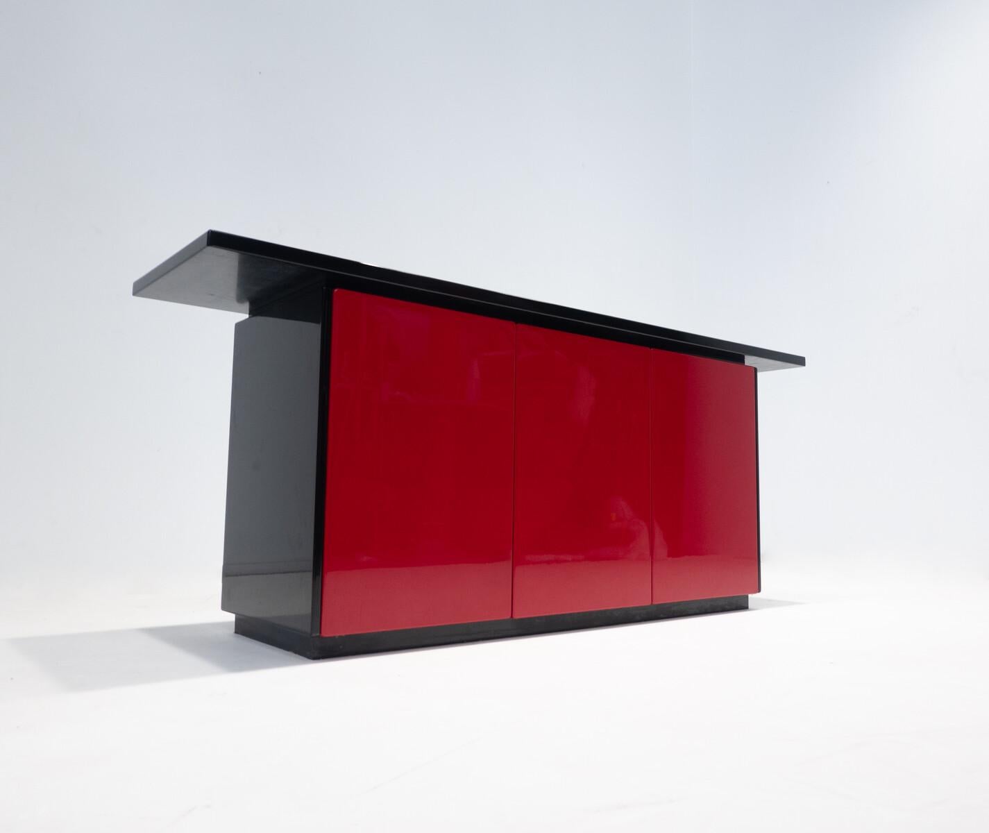 Mid-Century Modern Lacquered Sideboard, Red and Black, Italy, 1970s In Good Condition For Sale In Brussels, BE