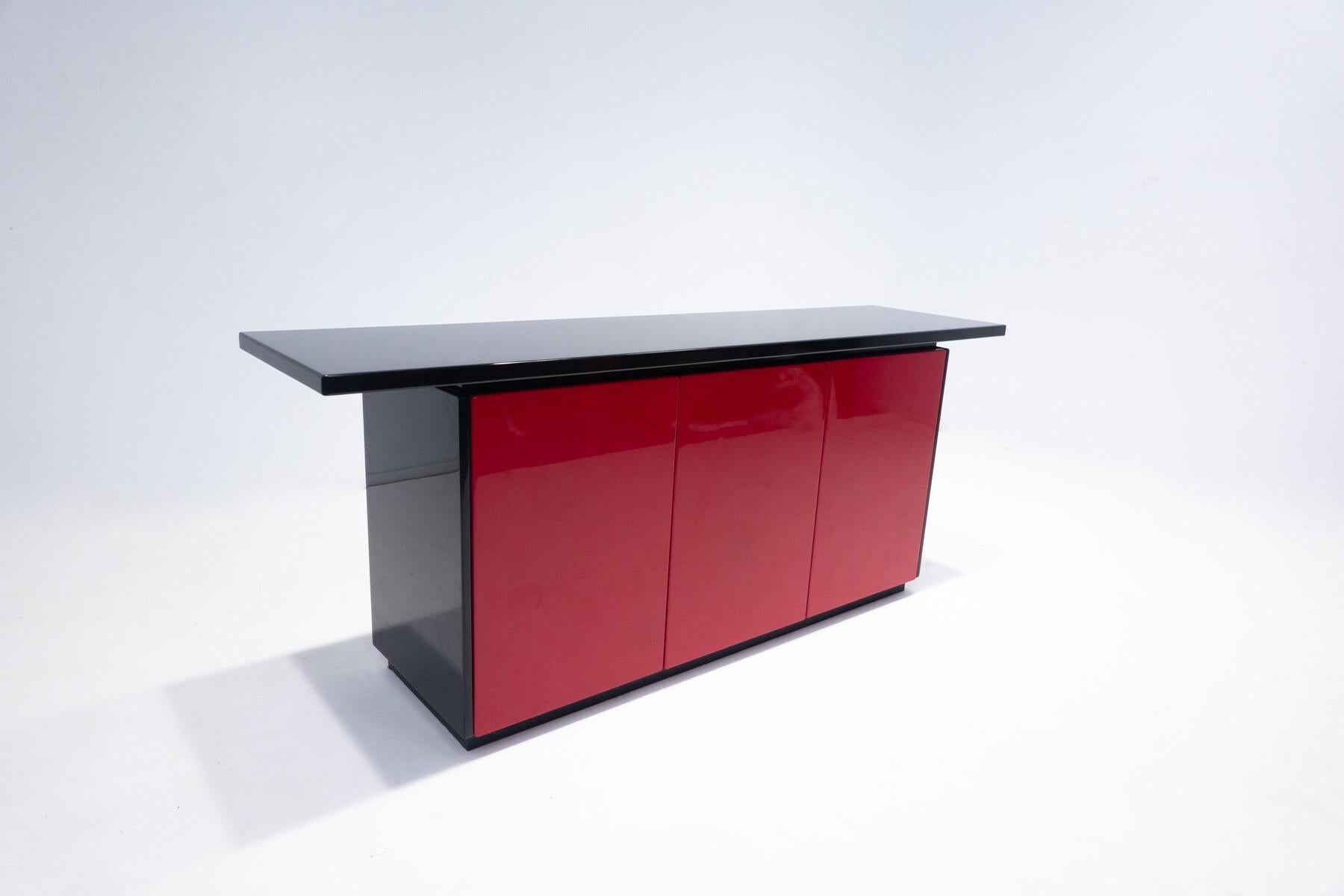 Enfilade laqué moderne du milieu du siècle, rouge et noir, Italie, 1970 en vente 2