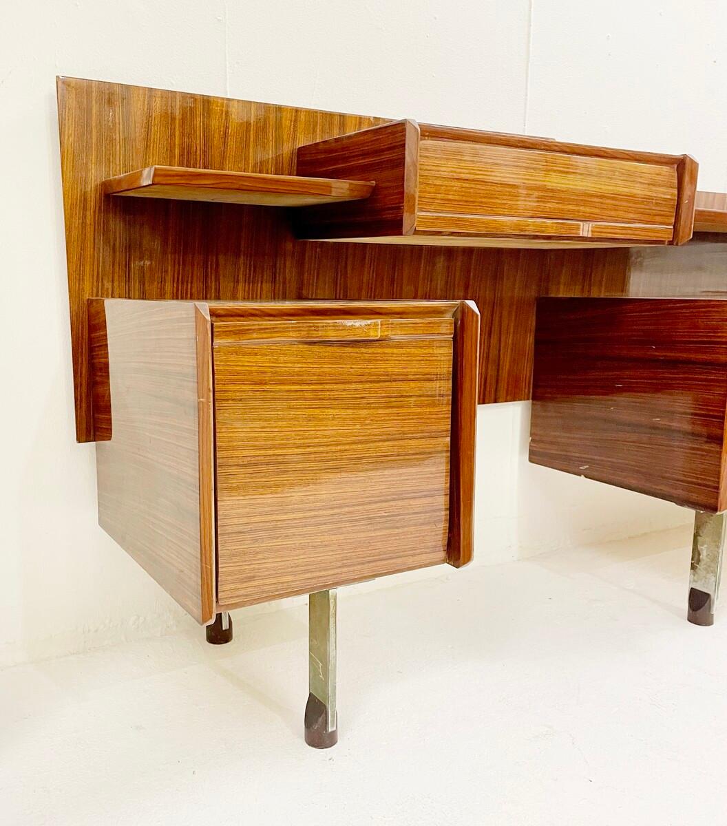 Mid-Century Modern  Lacquered Wood Sideboard - Italy 1960s For Sale 1