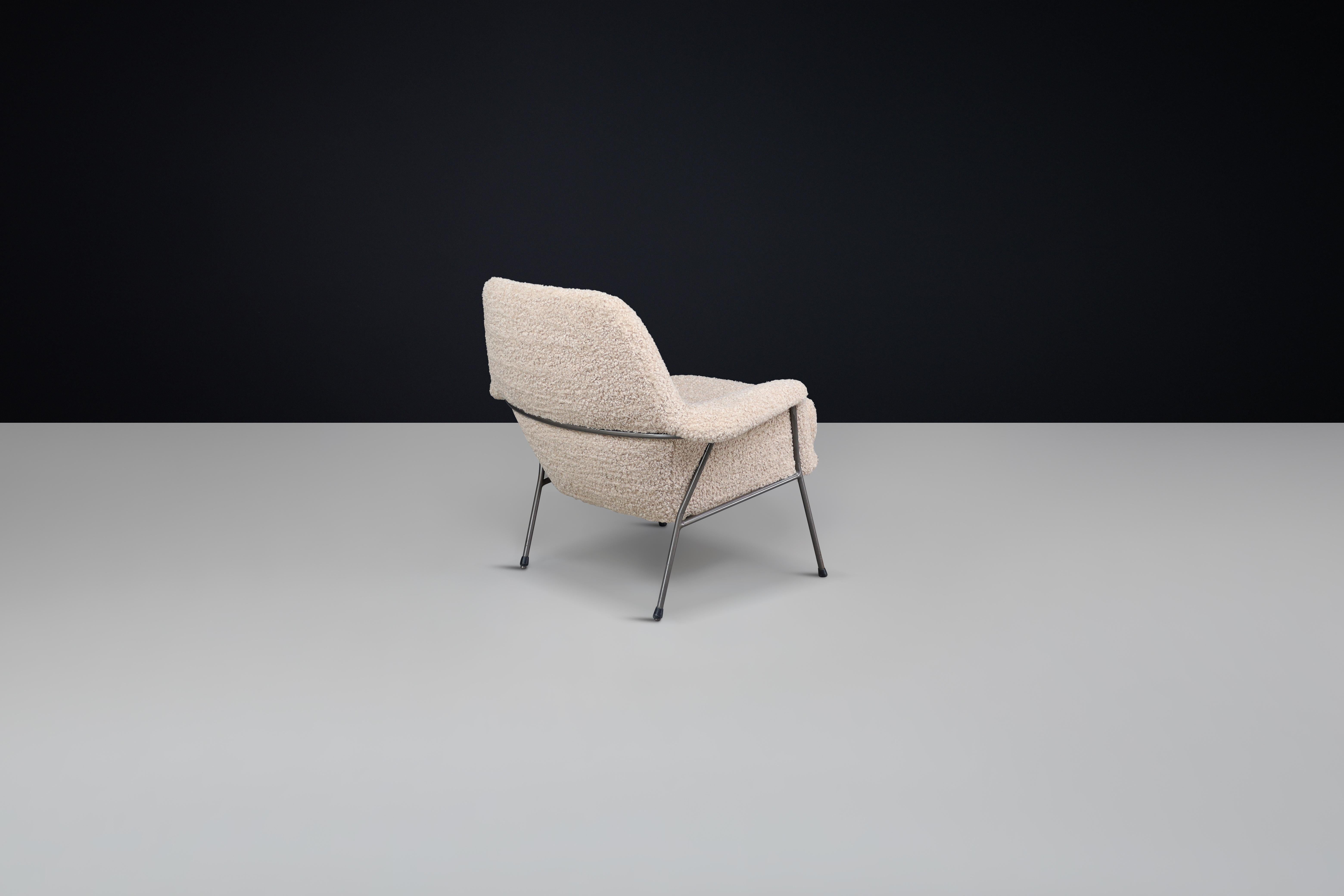 Mid-Century Modern Lady Lounge Chair in Teddy Upholstery, The Netherlands, 1960s In Good Condition For Sale In Almelo, NL