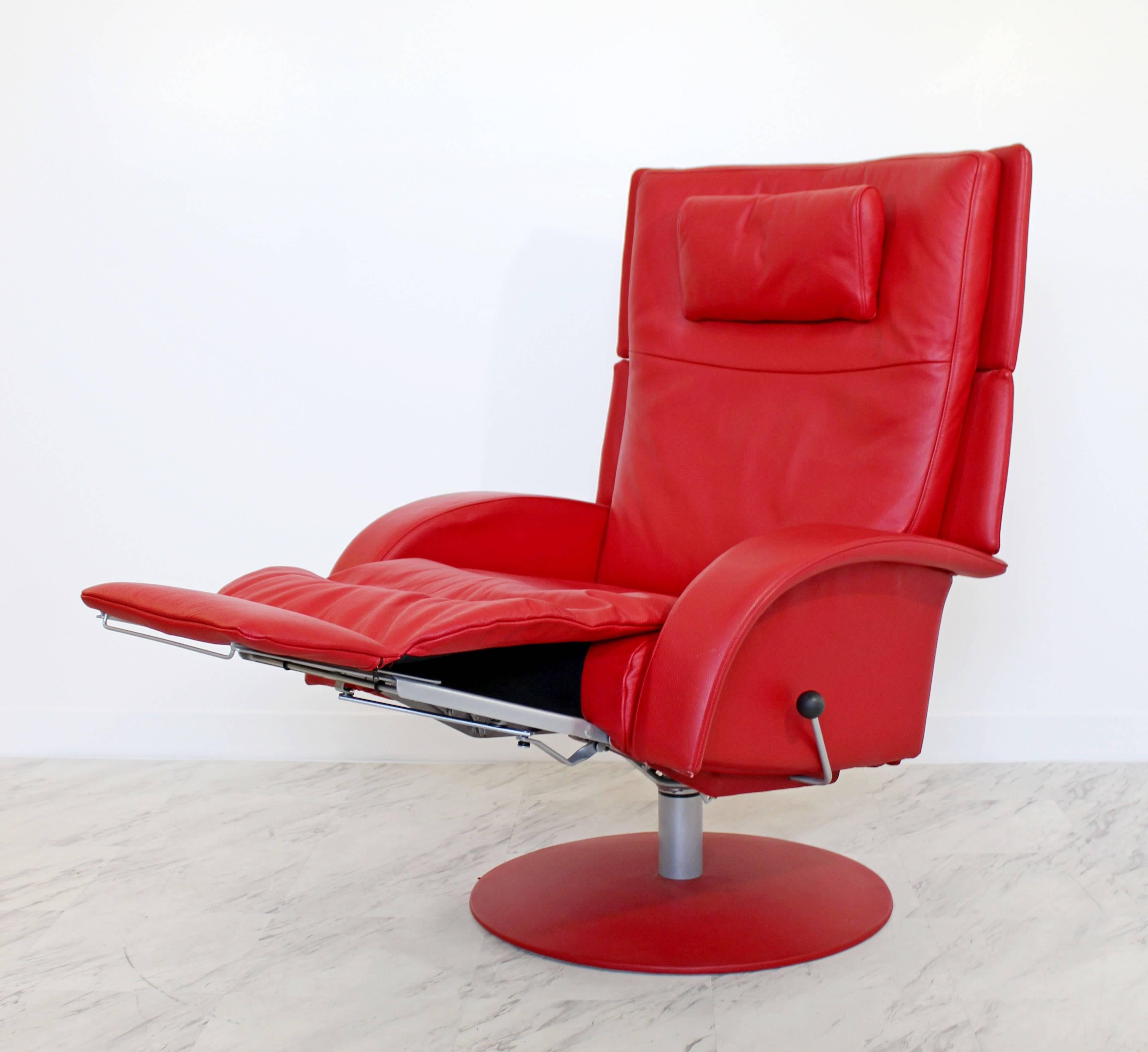 Mid-Century Modern Lafer Pair Red Leather Reclining Lounge Chairs 1970s Brazil In Good Condition In Keego Harbor, MI