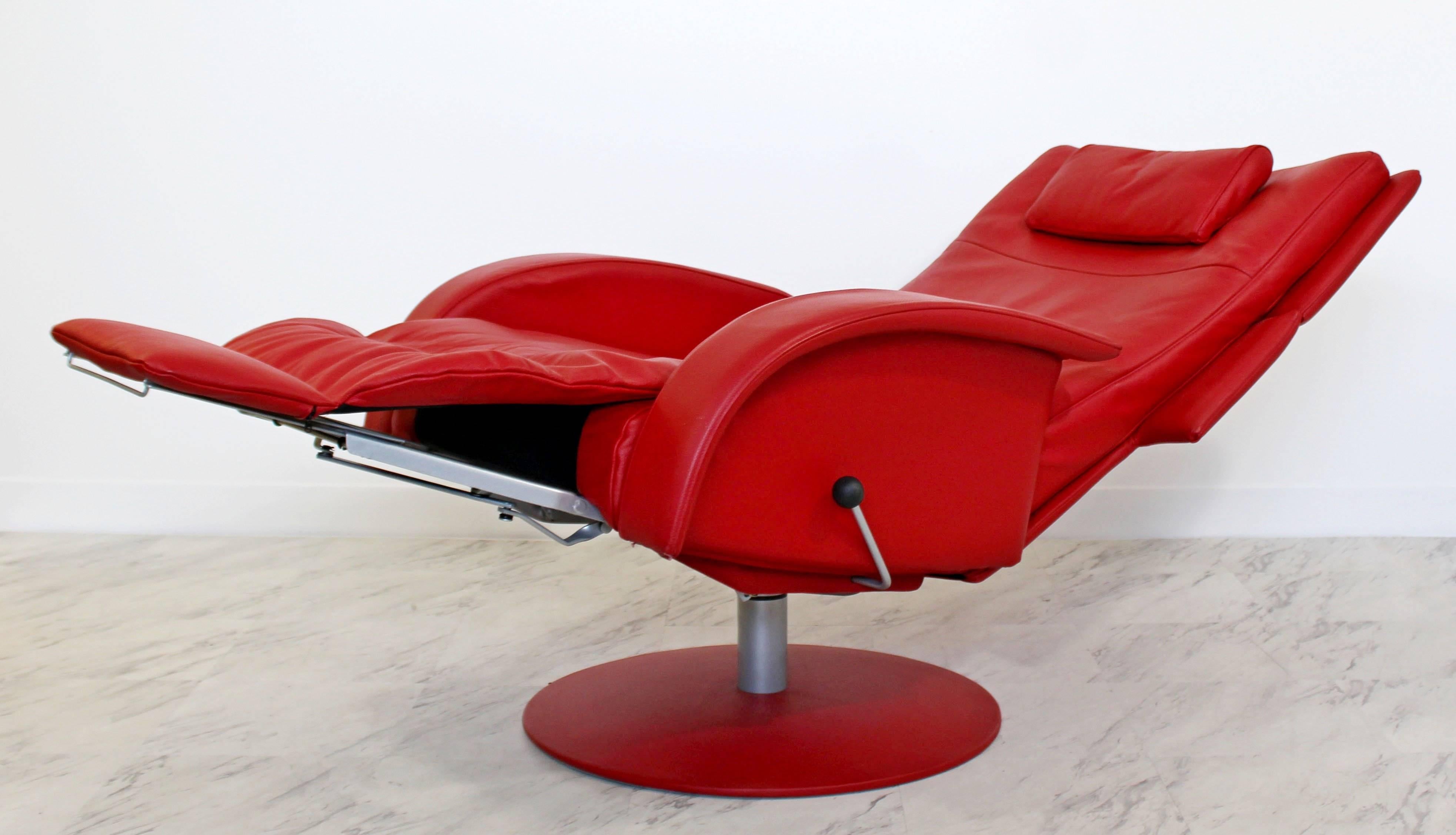 Late 20th Century Mid-Century Modern Lafer Pair Red Leather Reclining Lounge Chairs 1970s Brazil