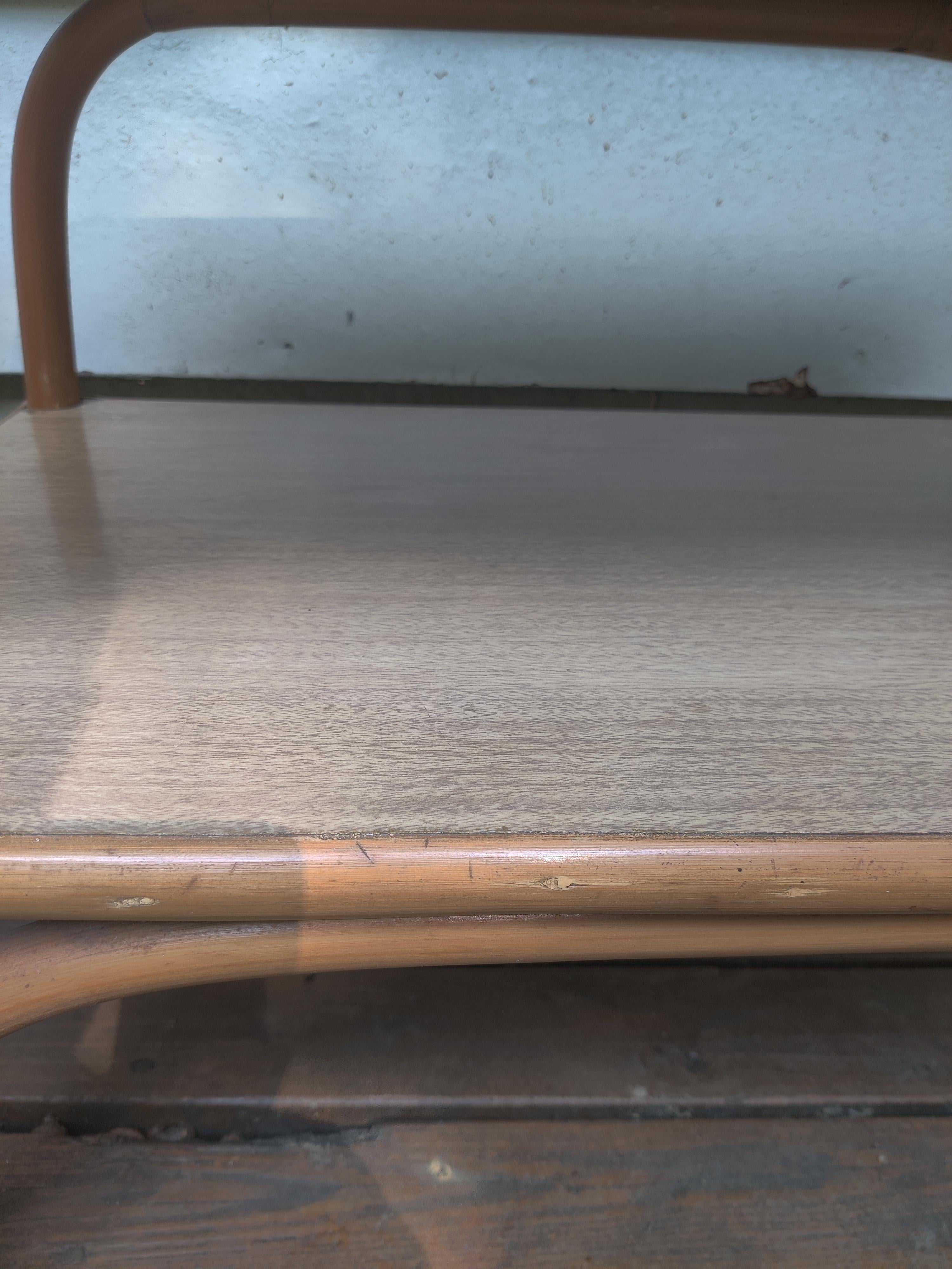 Tables d'appoint/de chevet en stratifié Formica et rotin - Lot de 2 en vente 3
