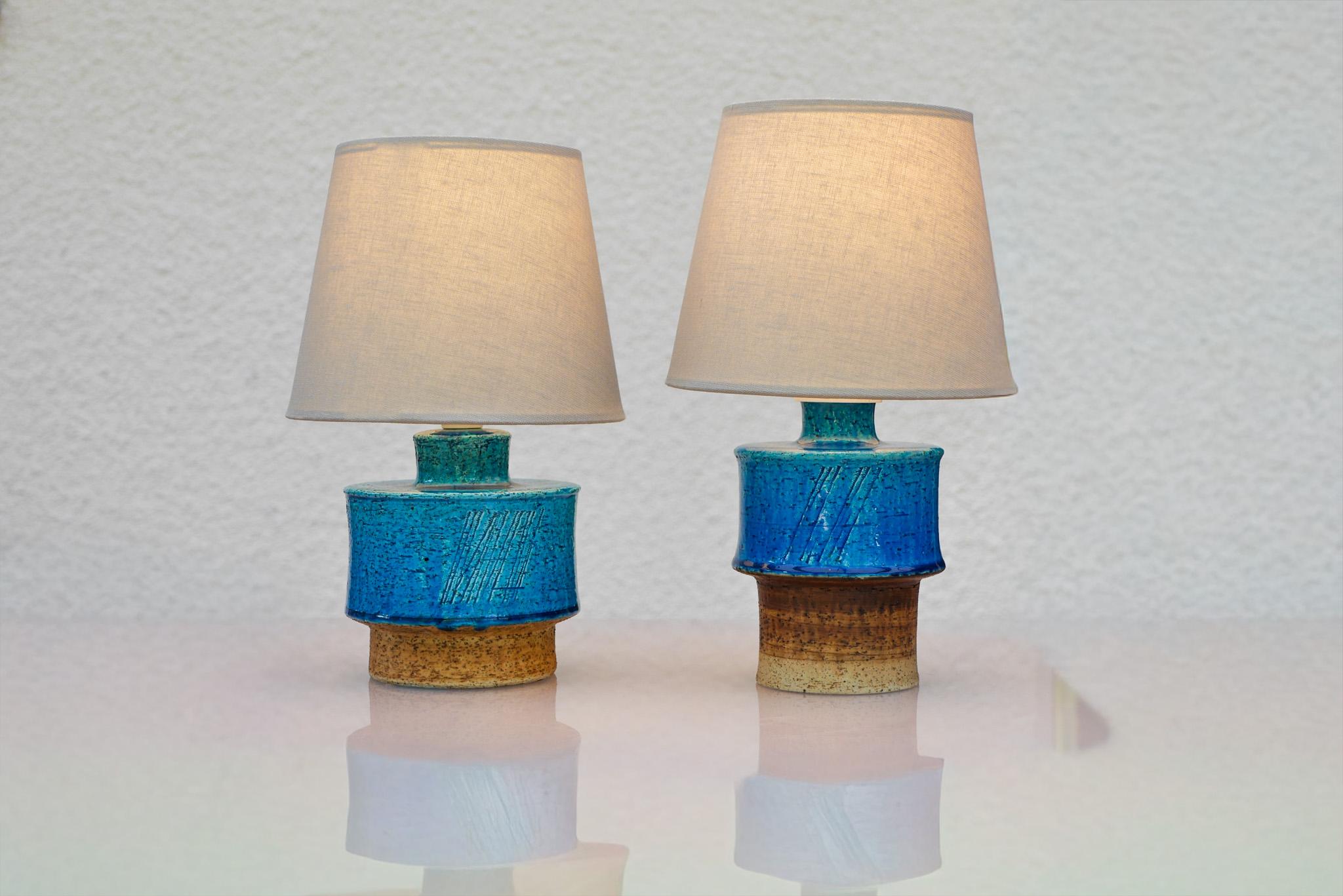 Pareja de raras lámparas de sobremesa vintage de cerámica Rörstrand de Inger Persson, Suecia

Un llamativo par a juego de raras lámparas de sobremesa de cerámica vintage hechas a mano por la famosa diseñadora sueca Inger Persson para Rörstrand.
