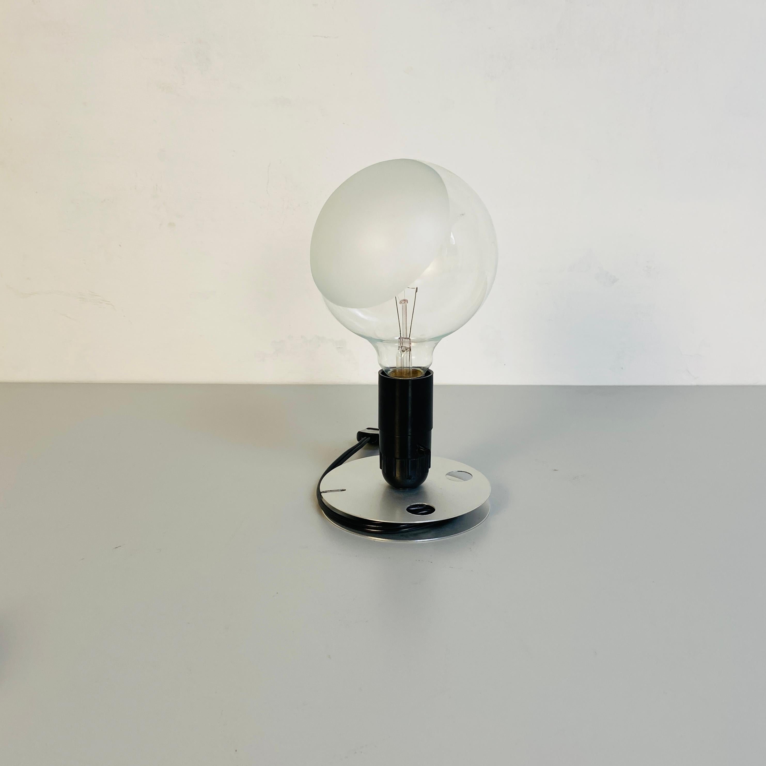 Italian Mid-Century Modern Lampadina table lamp by Achille Castiglioni for Flos, 1972
Lampadina table lamp with direct and diffused light with anodized aluminum base with rewinding function for the electric cable. Black painted bakelite bulb