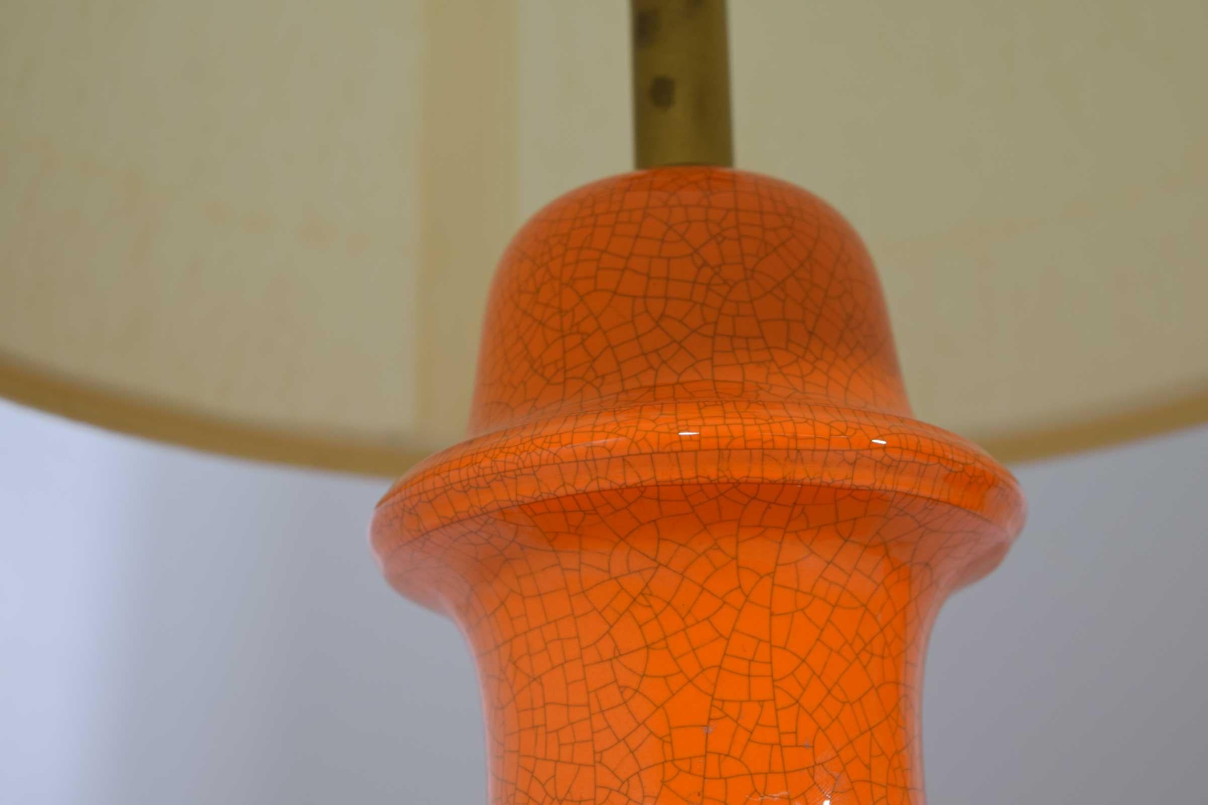 Américain Lampes modernes du milieu du siècle dernier en céramique orange en vente