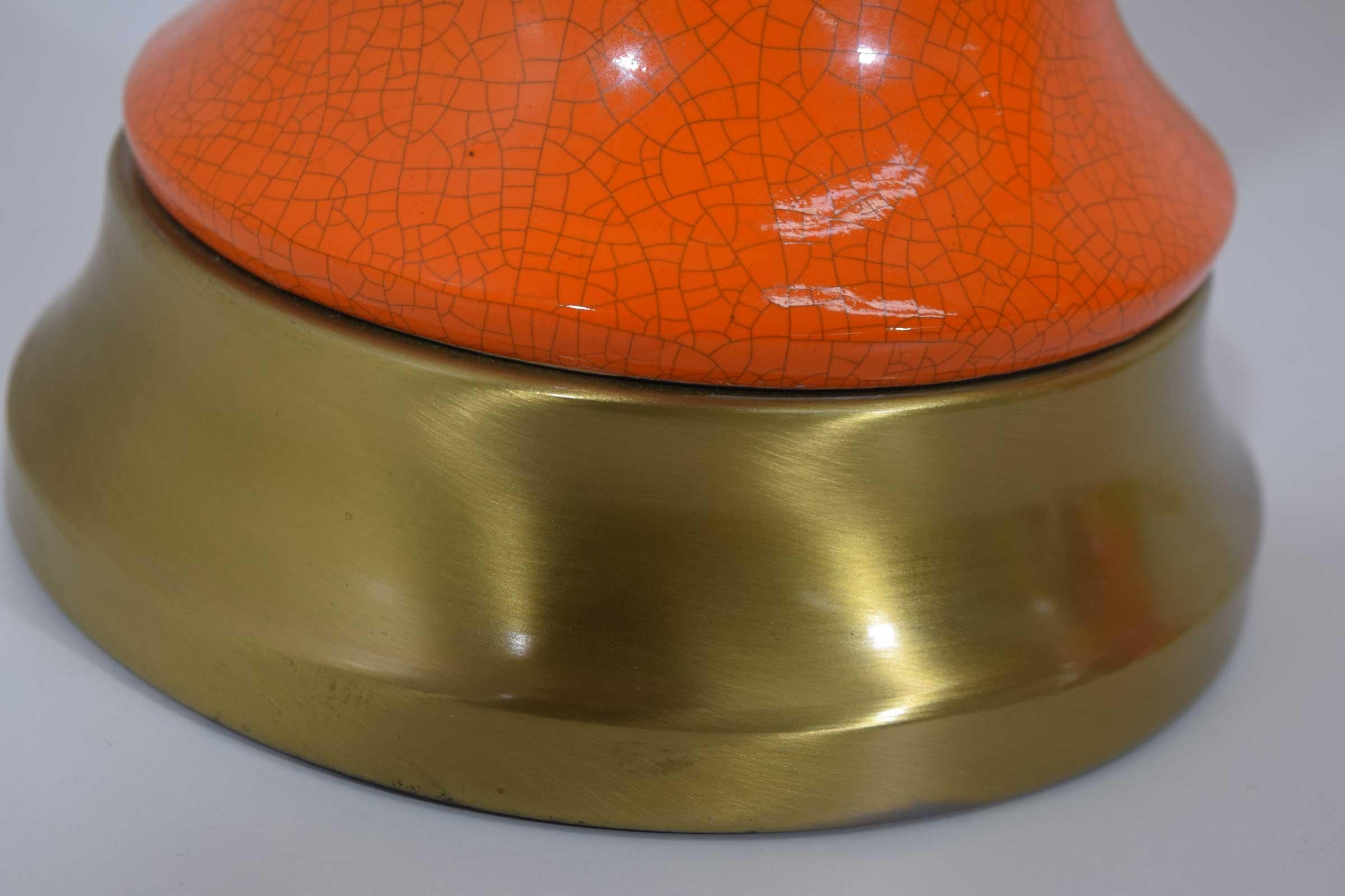 Lampes modernes du milieu du siècle dernier en céramique orange Bon état - En vente à Dallas, TX