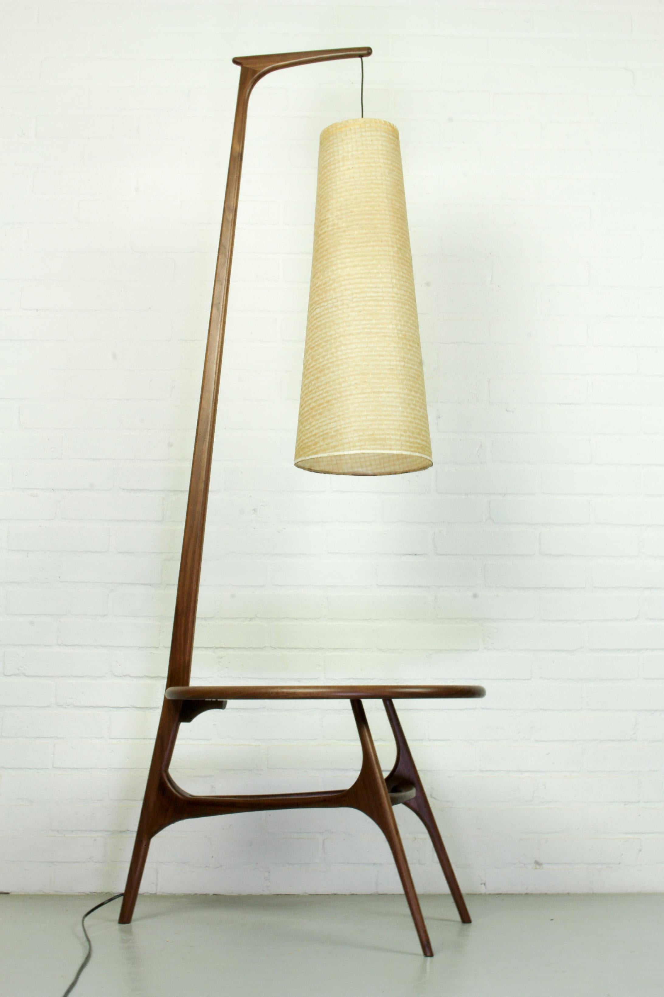This midcentury Rispal lampshade has a beautiful shape. The lamp is completed with a new organically shaped American nut table and foot so it can be used as a standing floor lamp. The lampshade itself is in an original and good vintage condition.